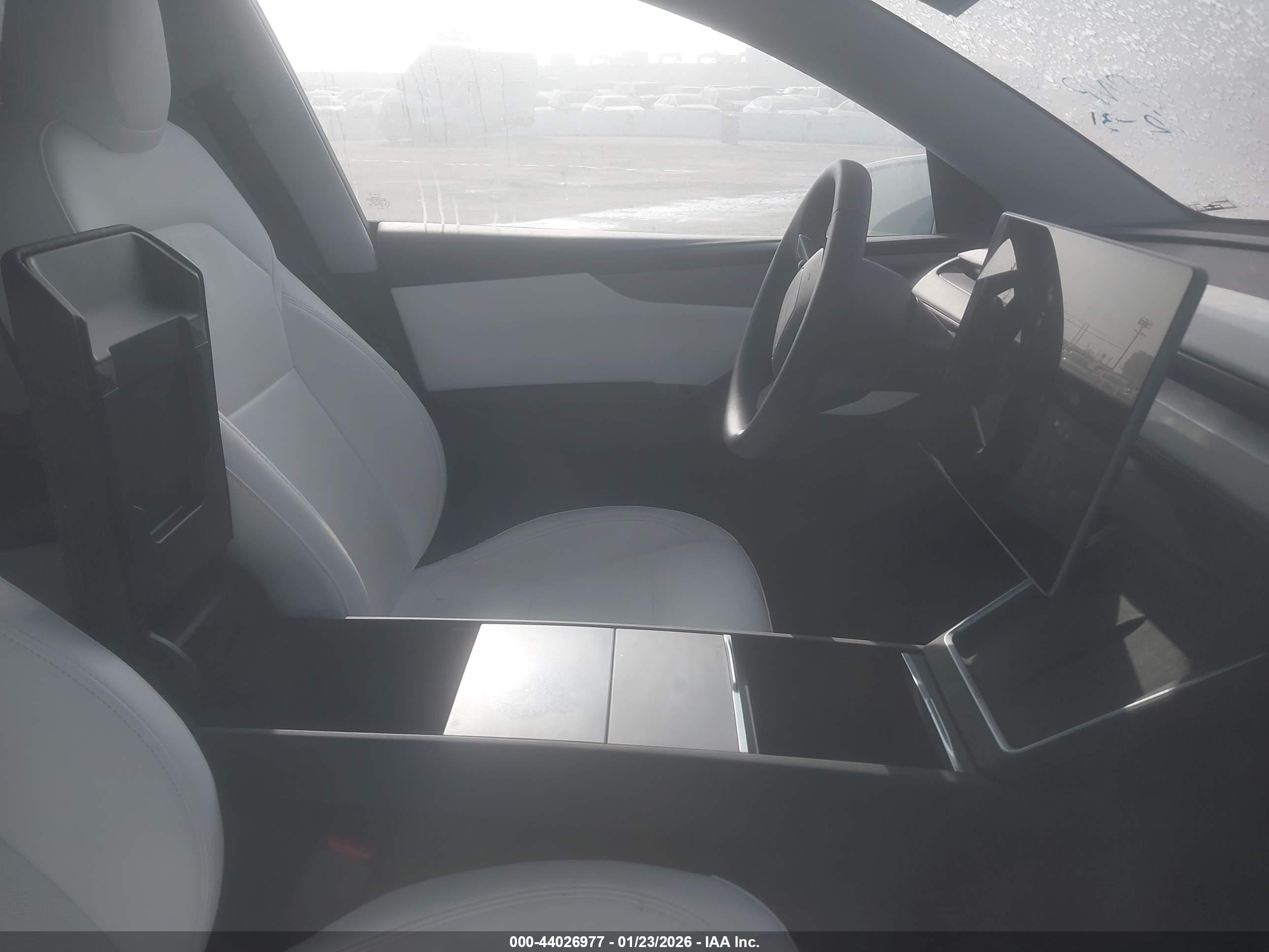 TESLA MODEL image 5