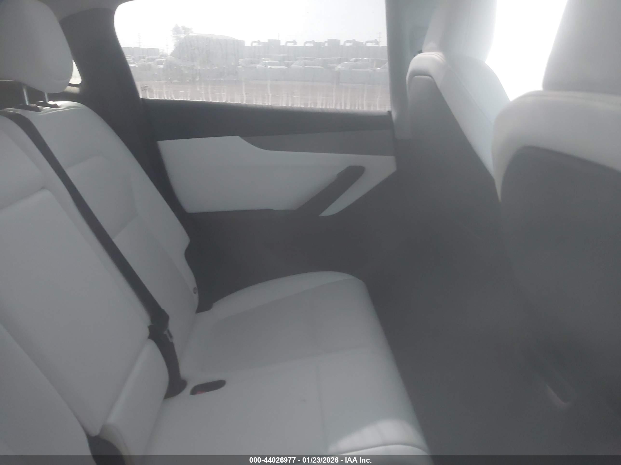 TESLA MODEL image 8