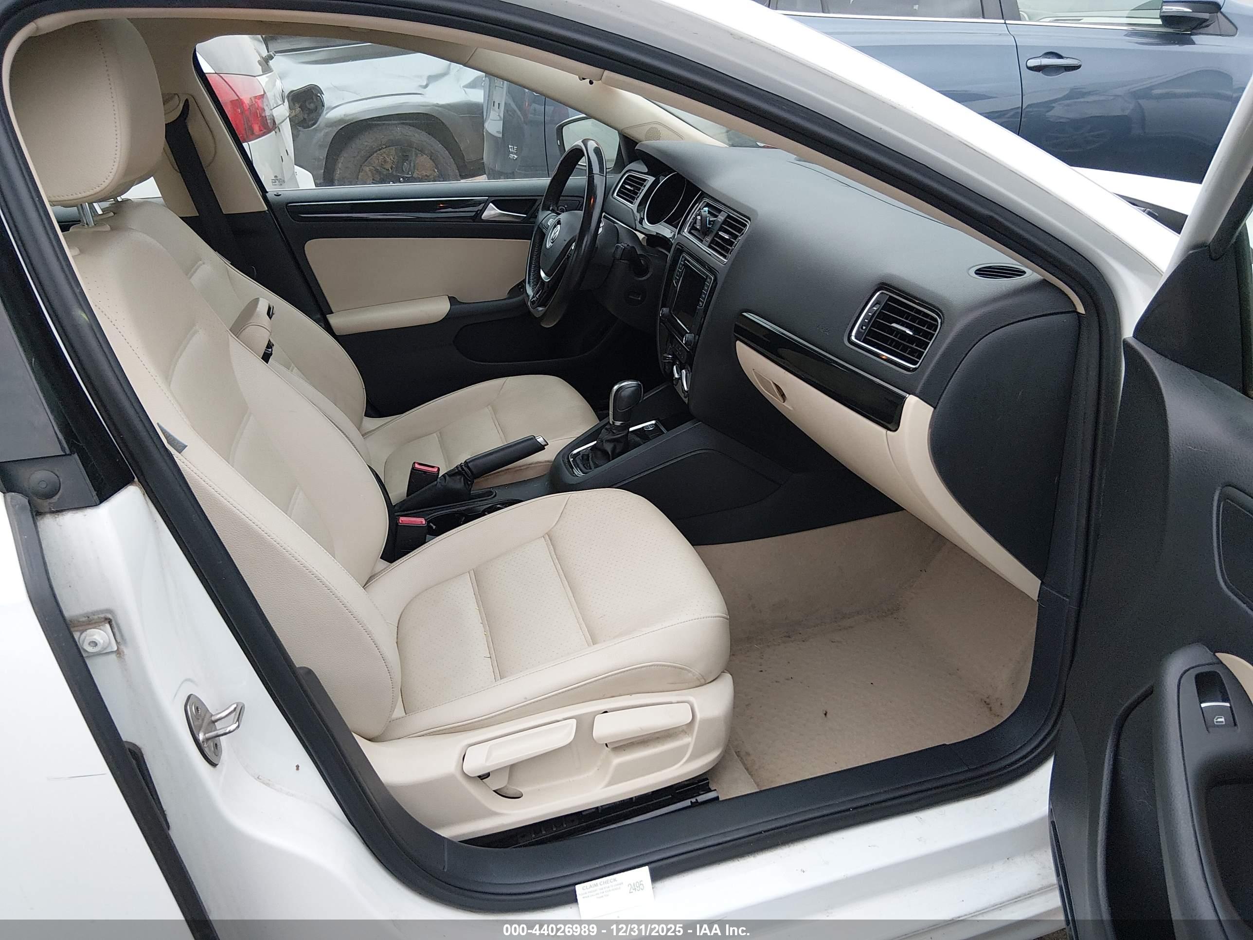 VOLKSWAGEN JETTA image 5