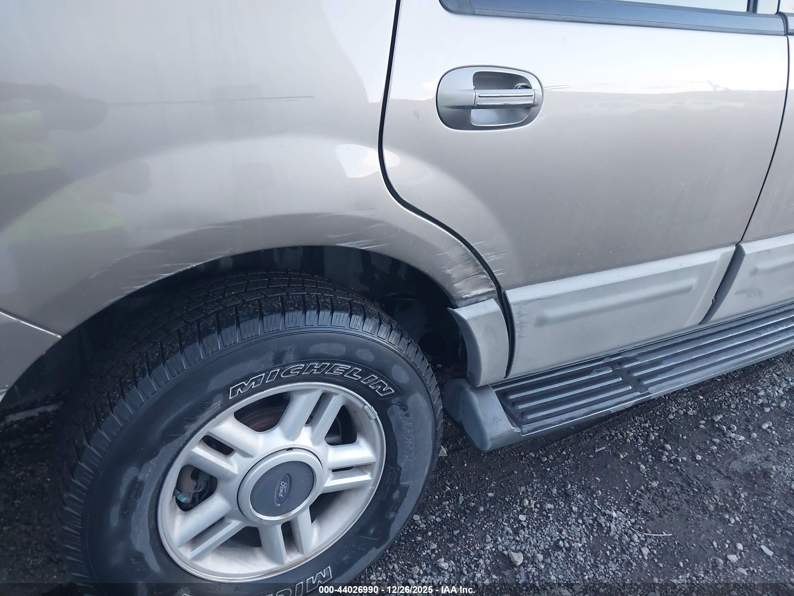 FORD EXPEDITION image 6