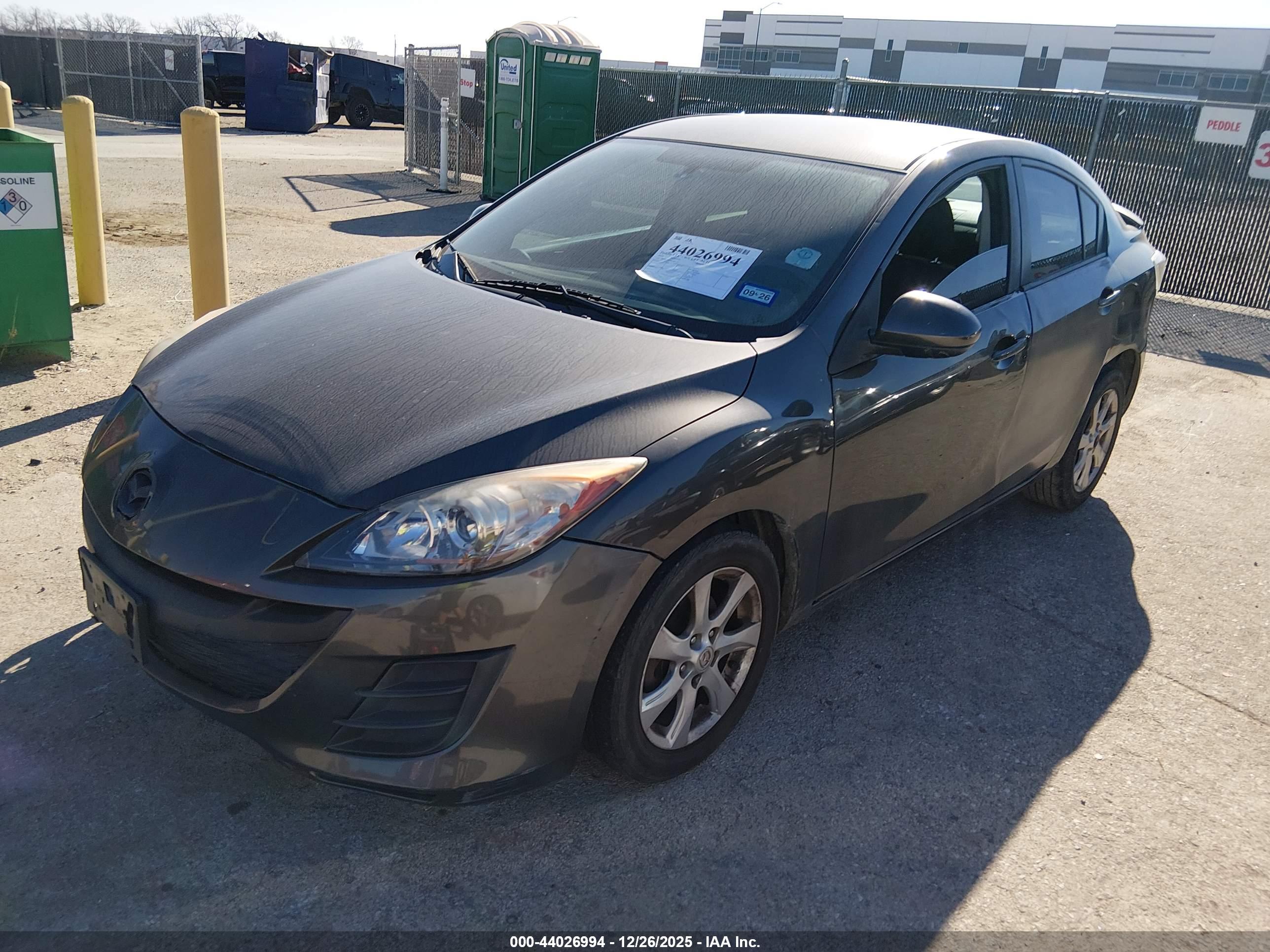 MAZDA MAZDA3 image 2