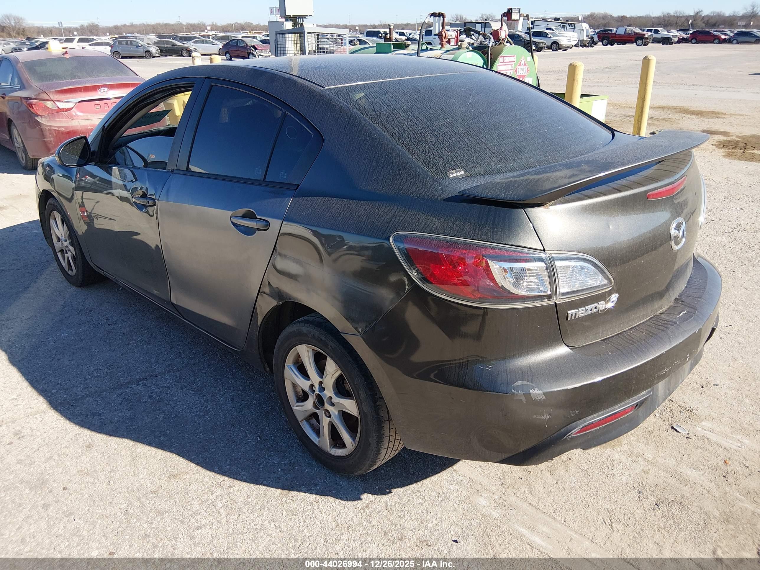 MAZDA MAZDA3 image 3