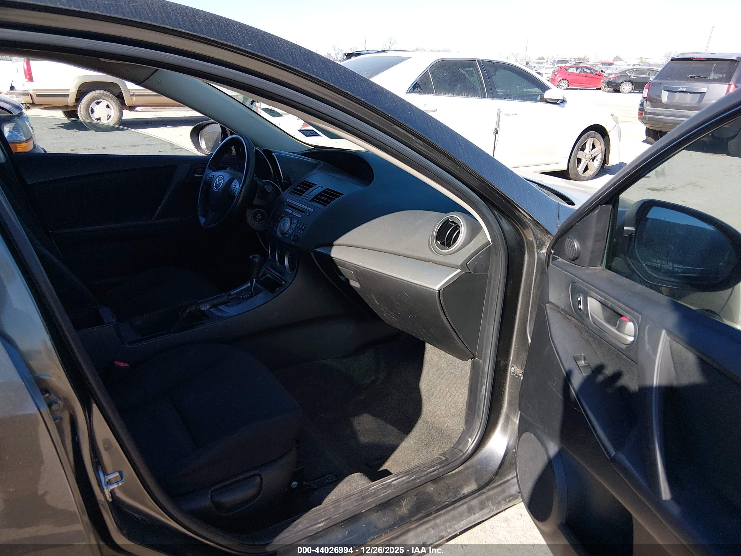 MAZDA MAZDA3 image 5