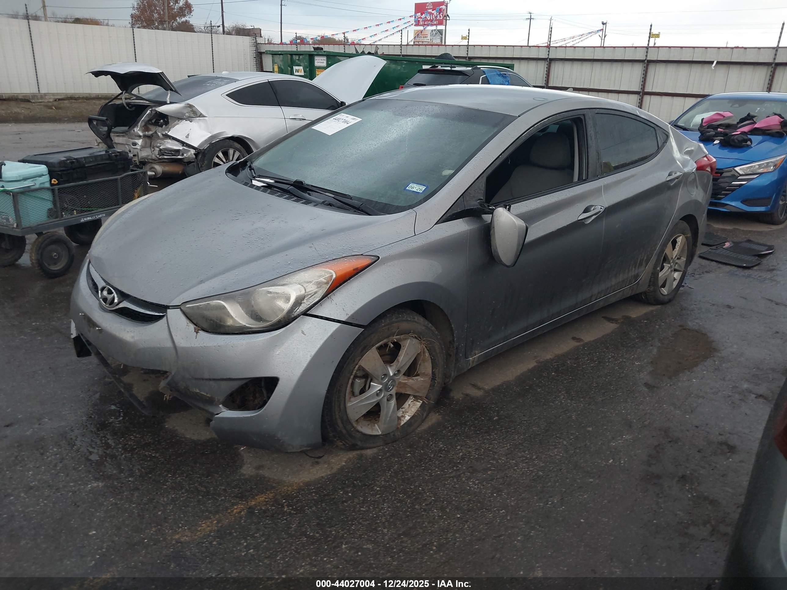 HYUNDAI ELANTRA image 2