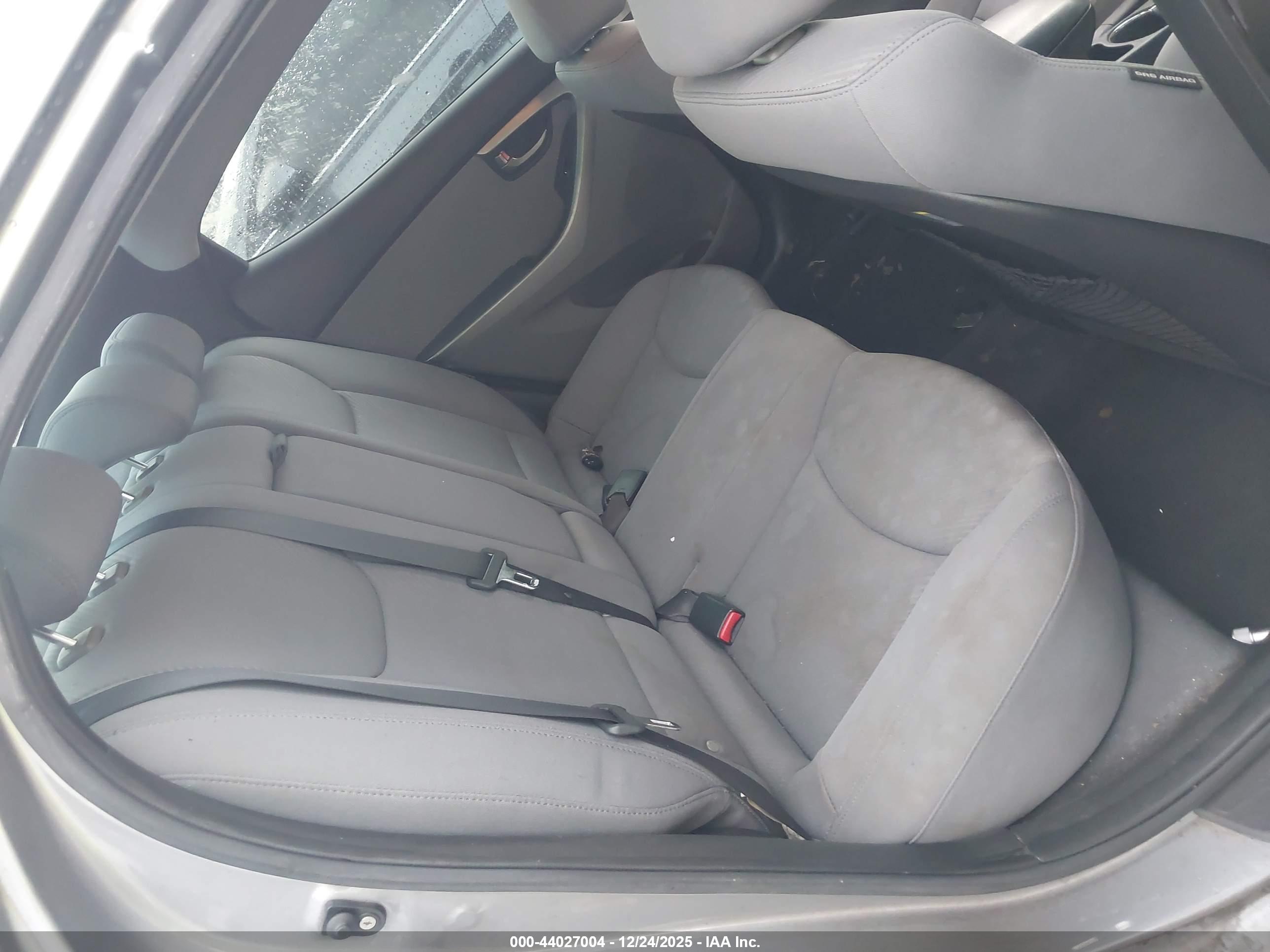 HYUNDAI ELANTRA image 8