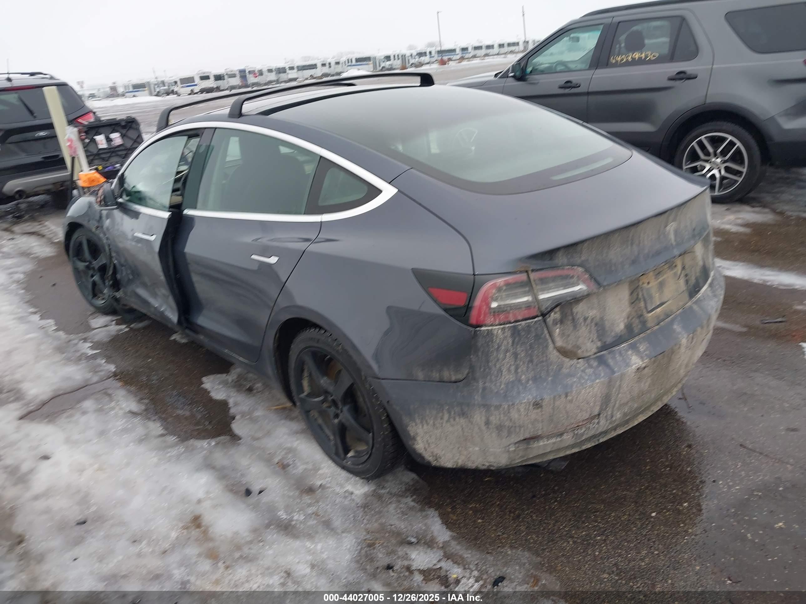 TESLA MODEL image 3