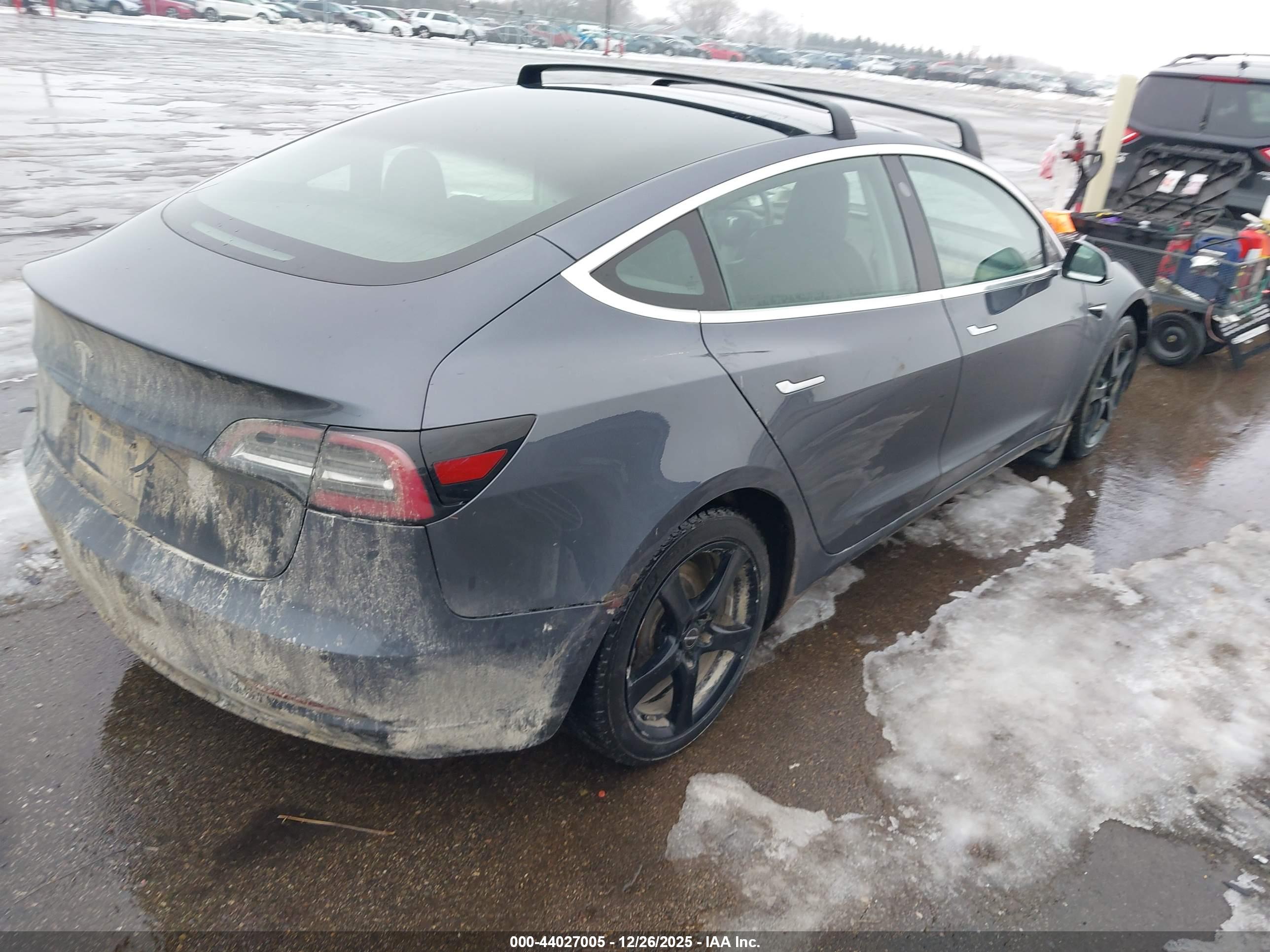 TESLA MODEL image 4