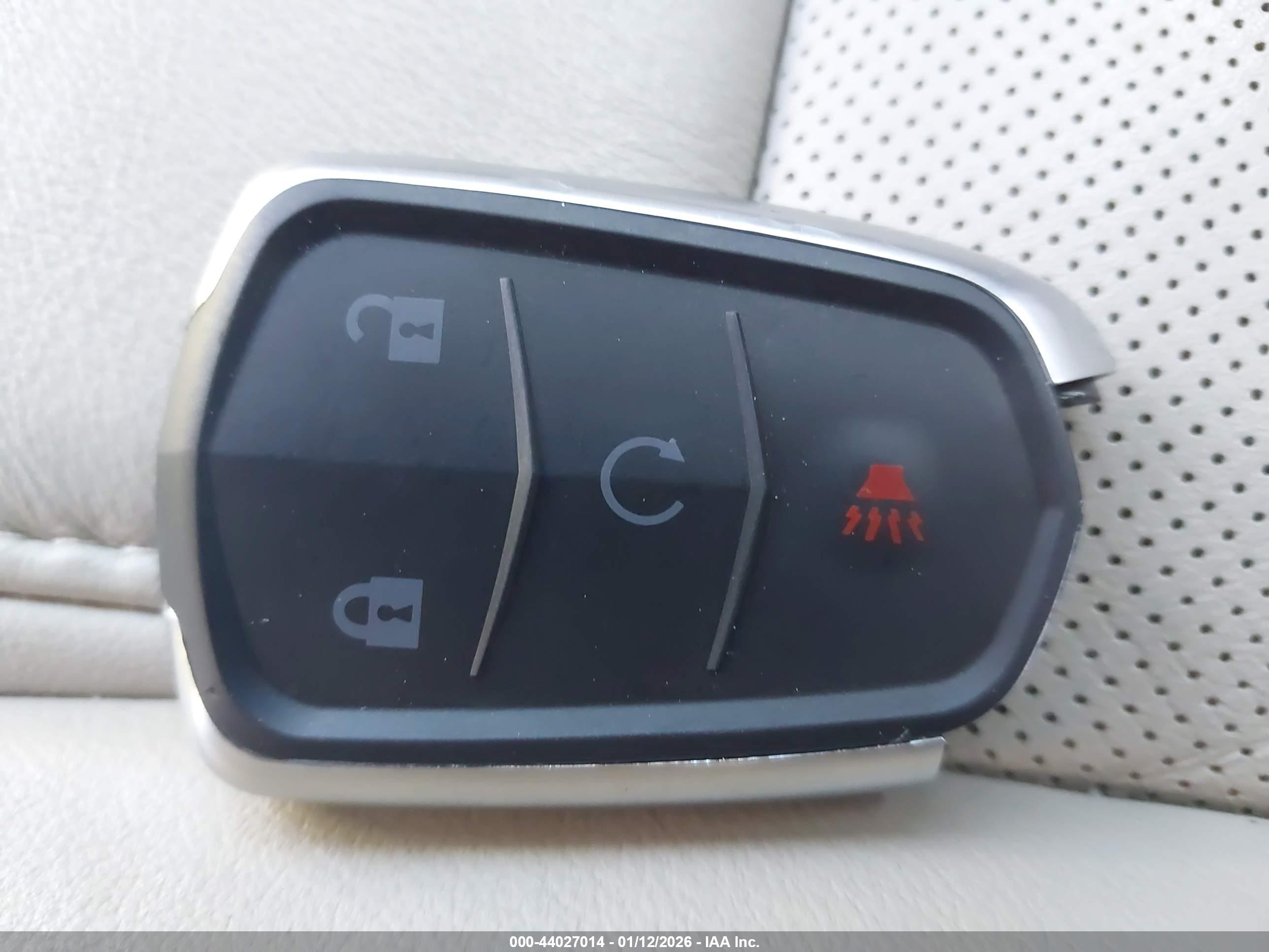CADILLAC XTS image 11