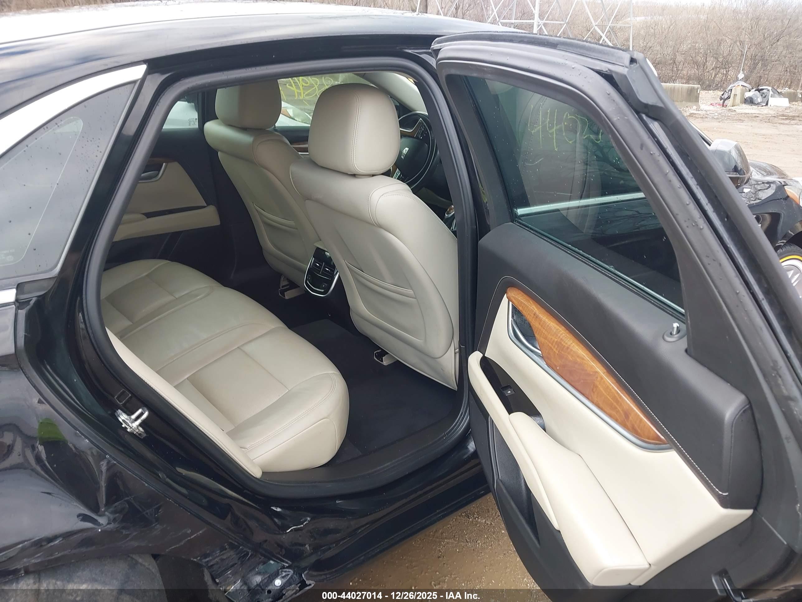 CADILLAC XTS image 8