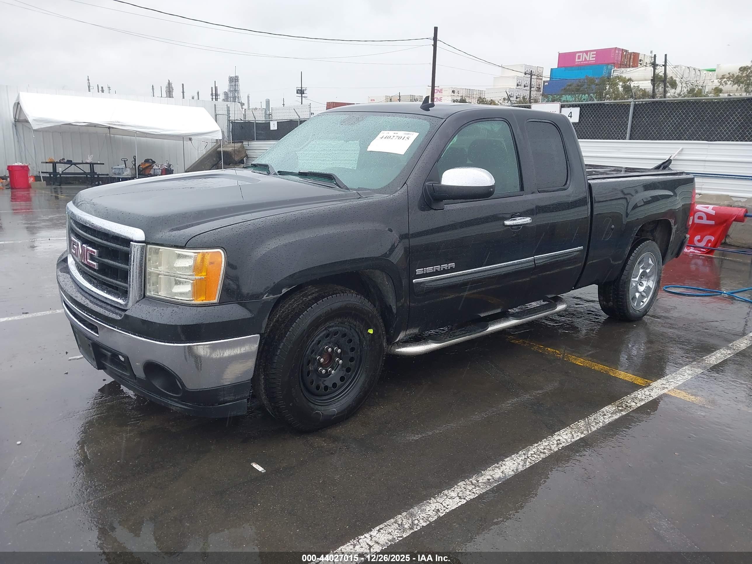 GMC SIERRA image 2