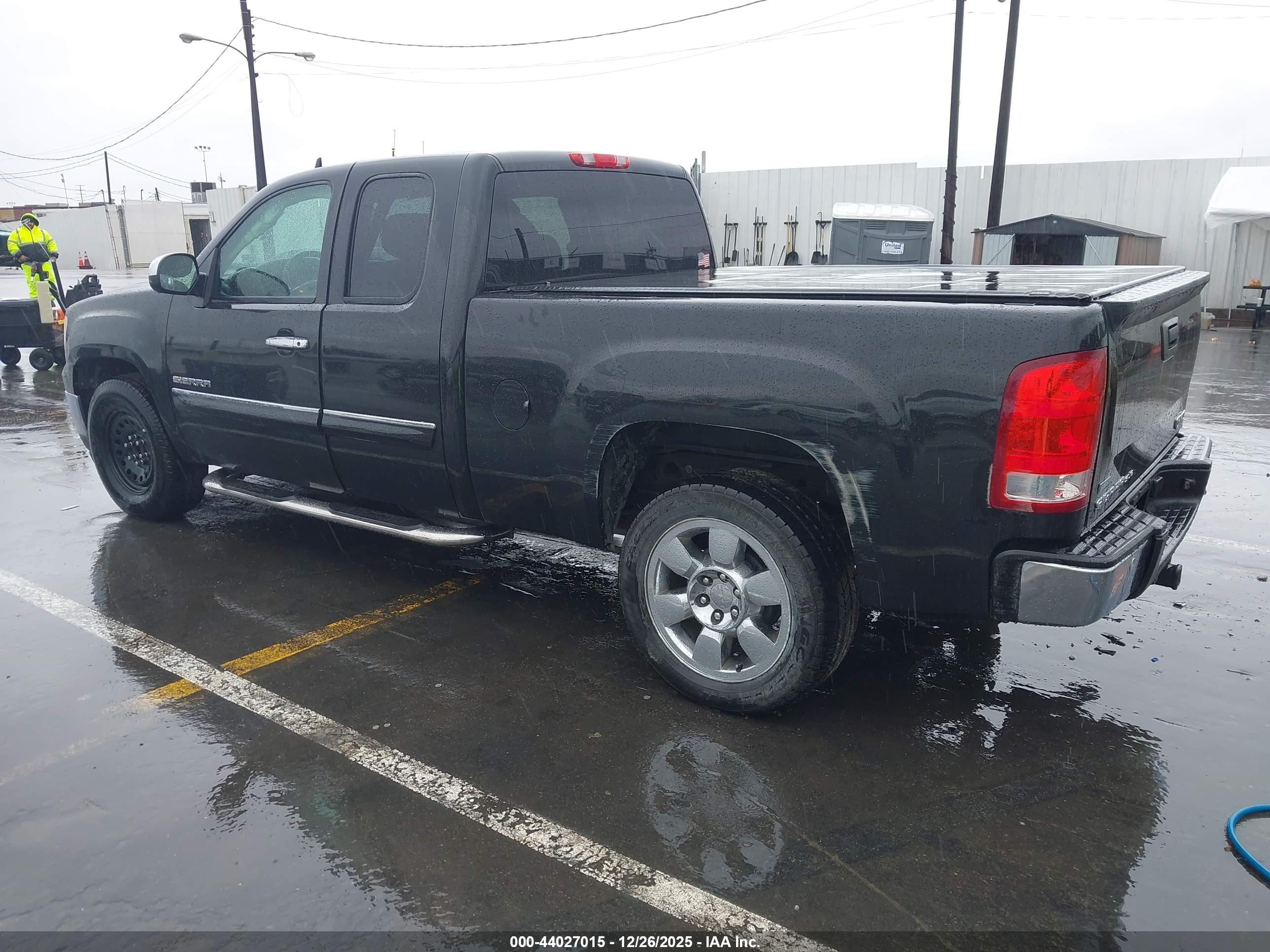GMC SIERRA image 3