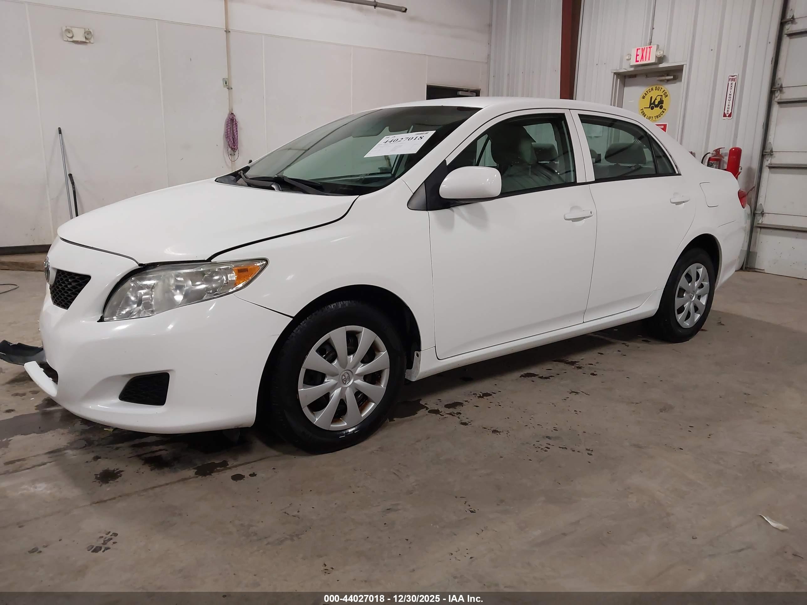 TOYOTA COROLLA image 2