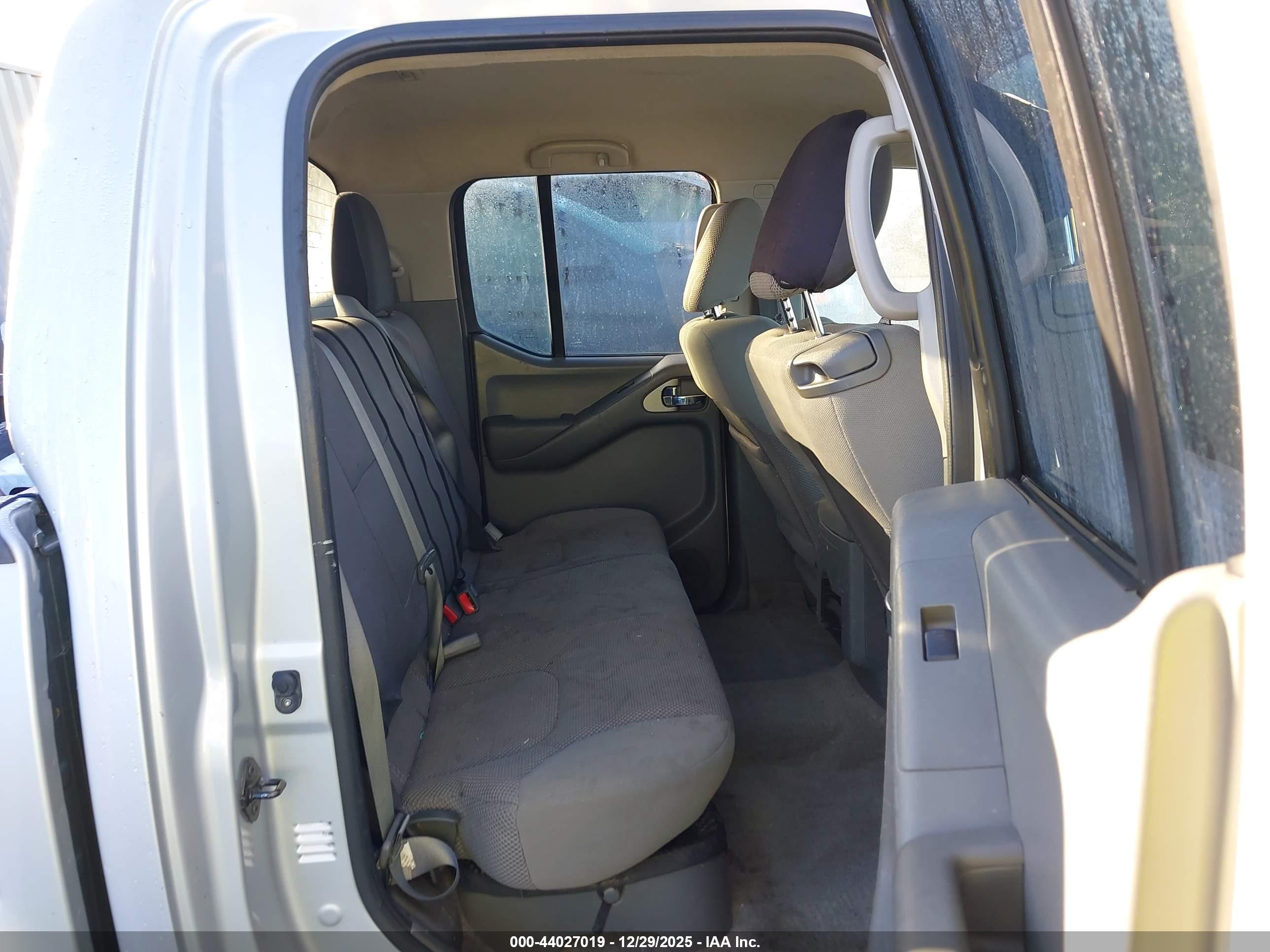 NISSAN FRONTIER image 8