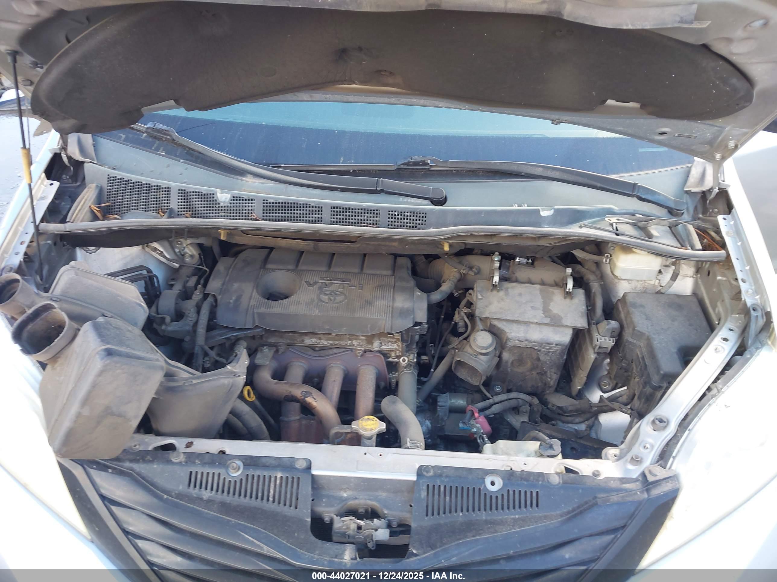 TOYOTA SIENNA image 10