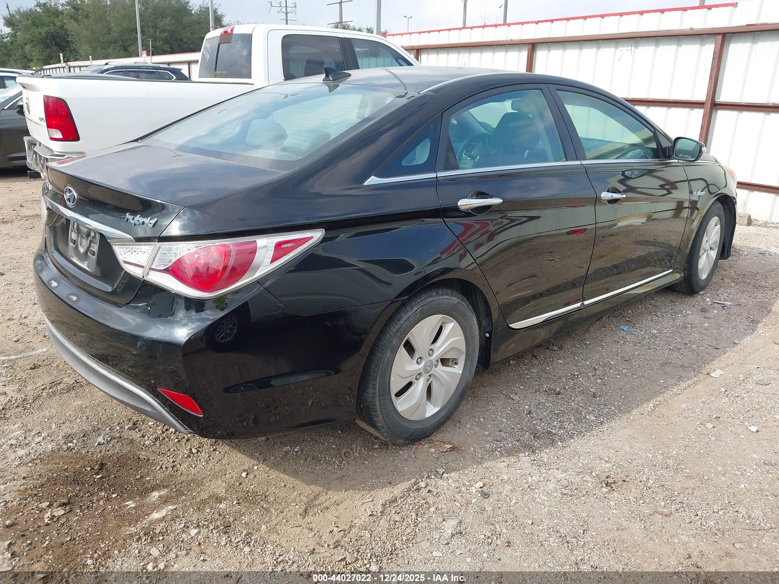 HYUNDAI SONATA image 4