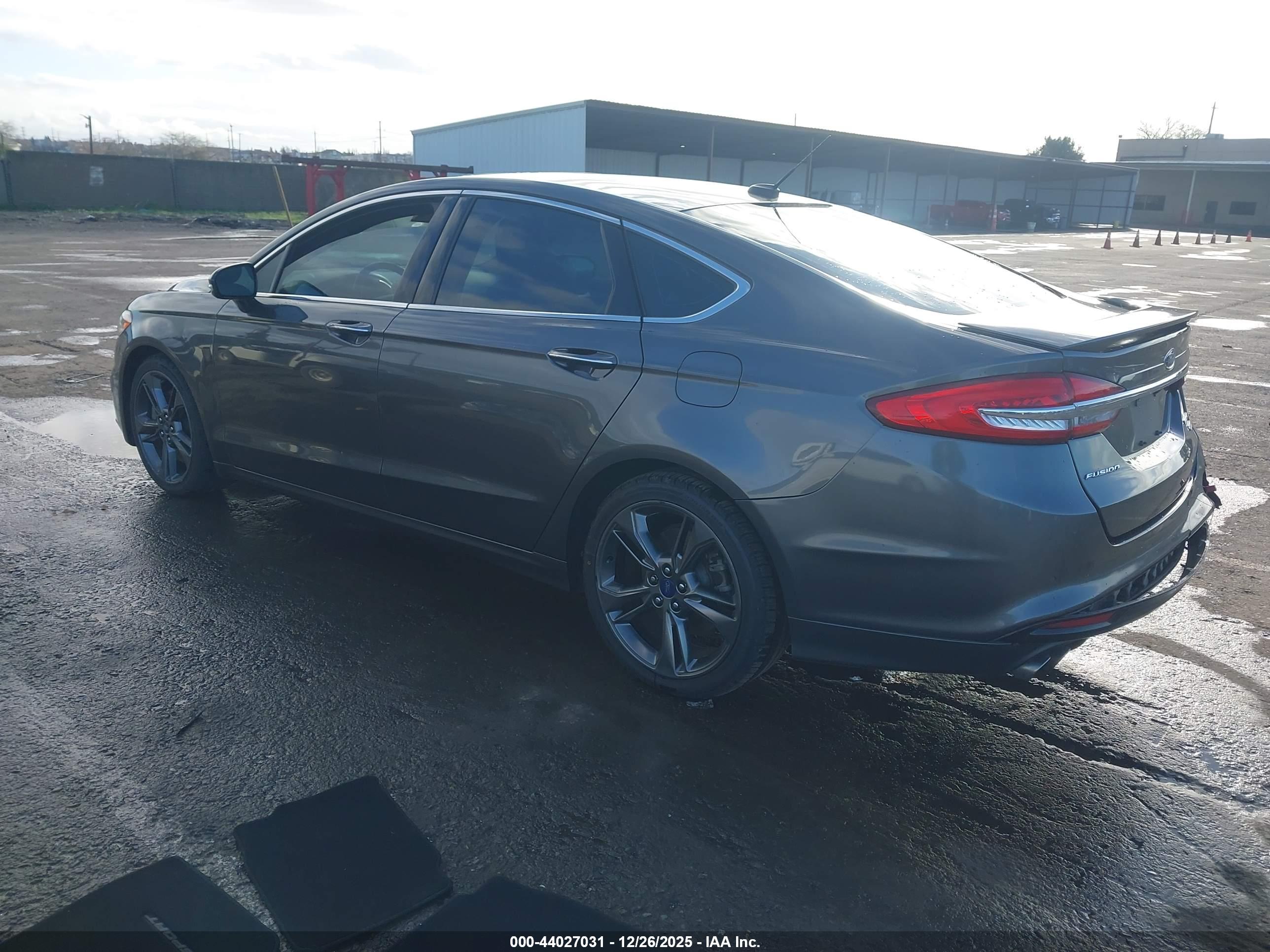 FORD FUSION image 3