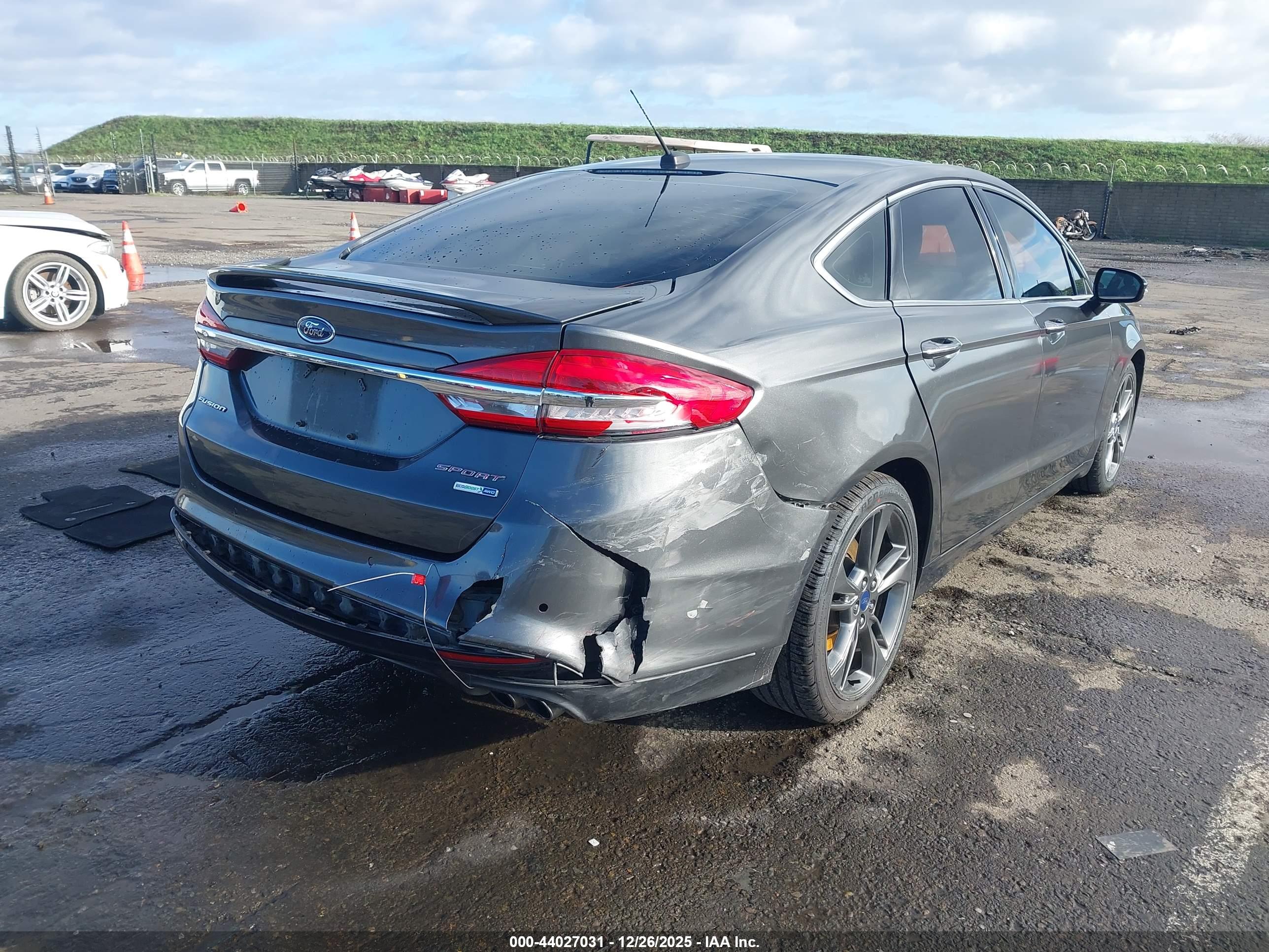 FORD FUSION image 6