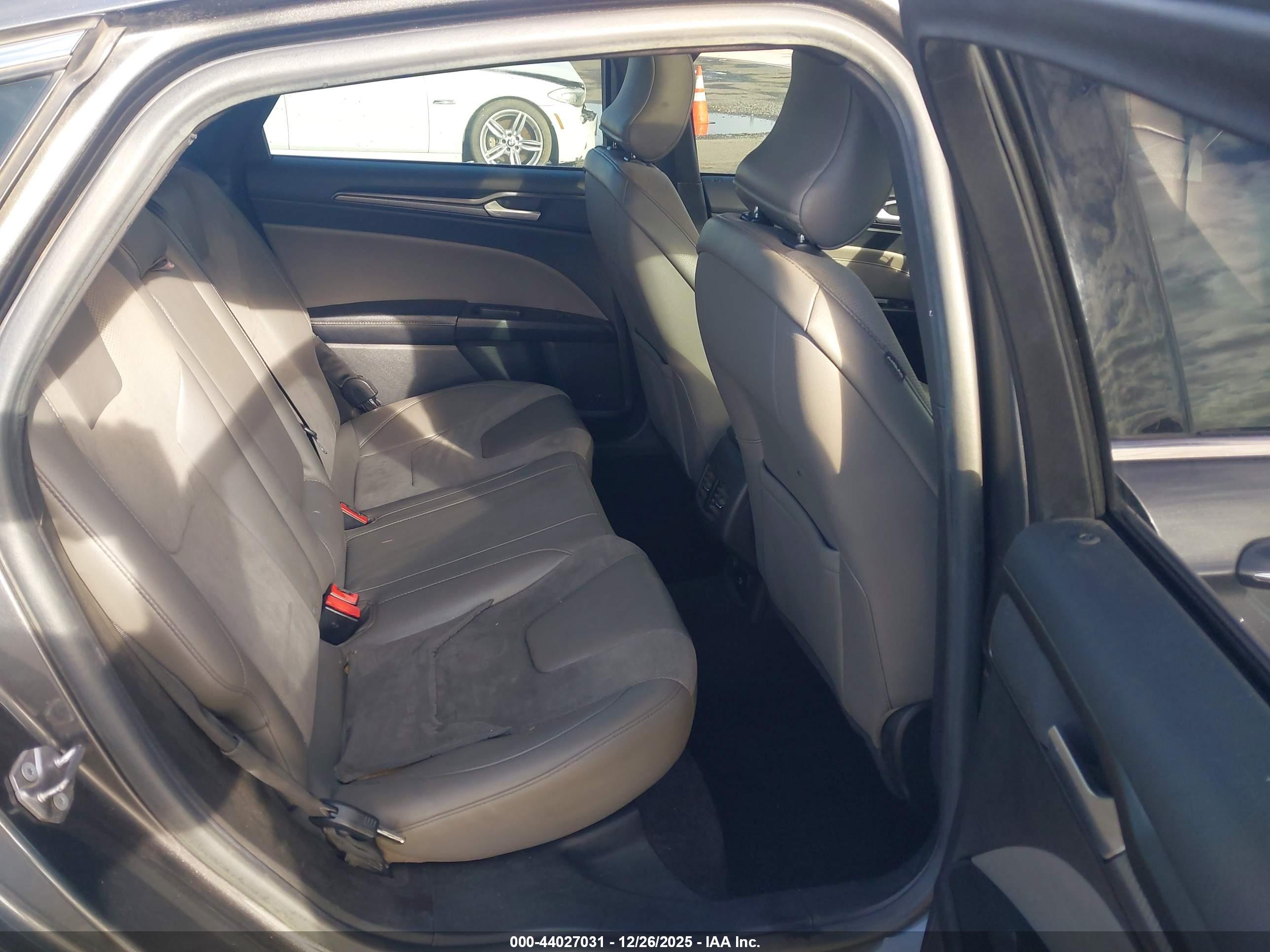 FORD FUSION image 8