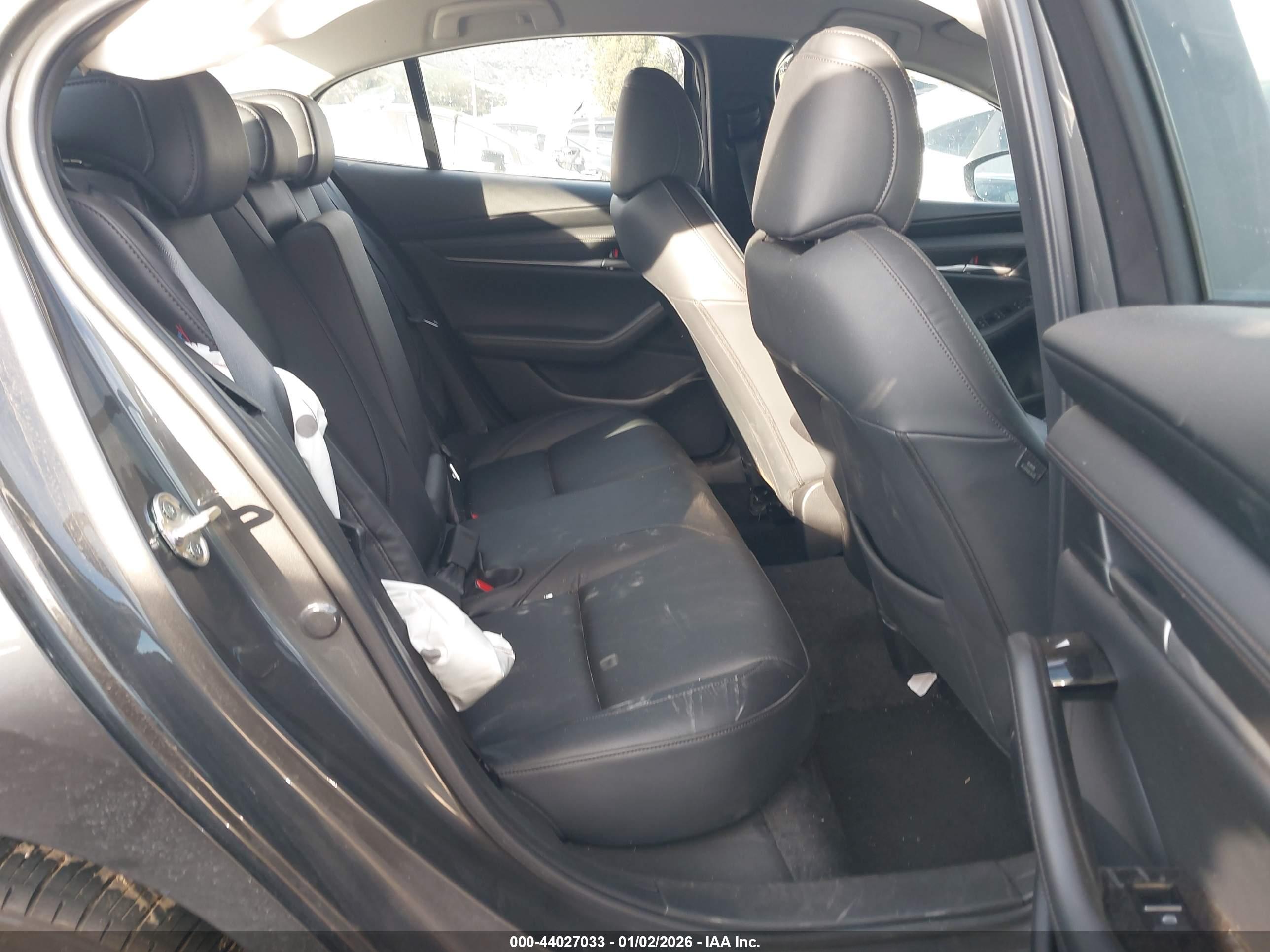 MAZDA MAZDA3 image 8