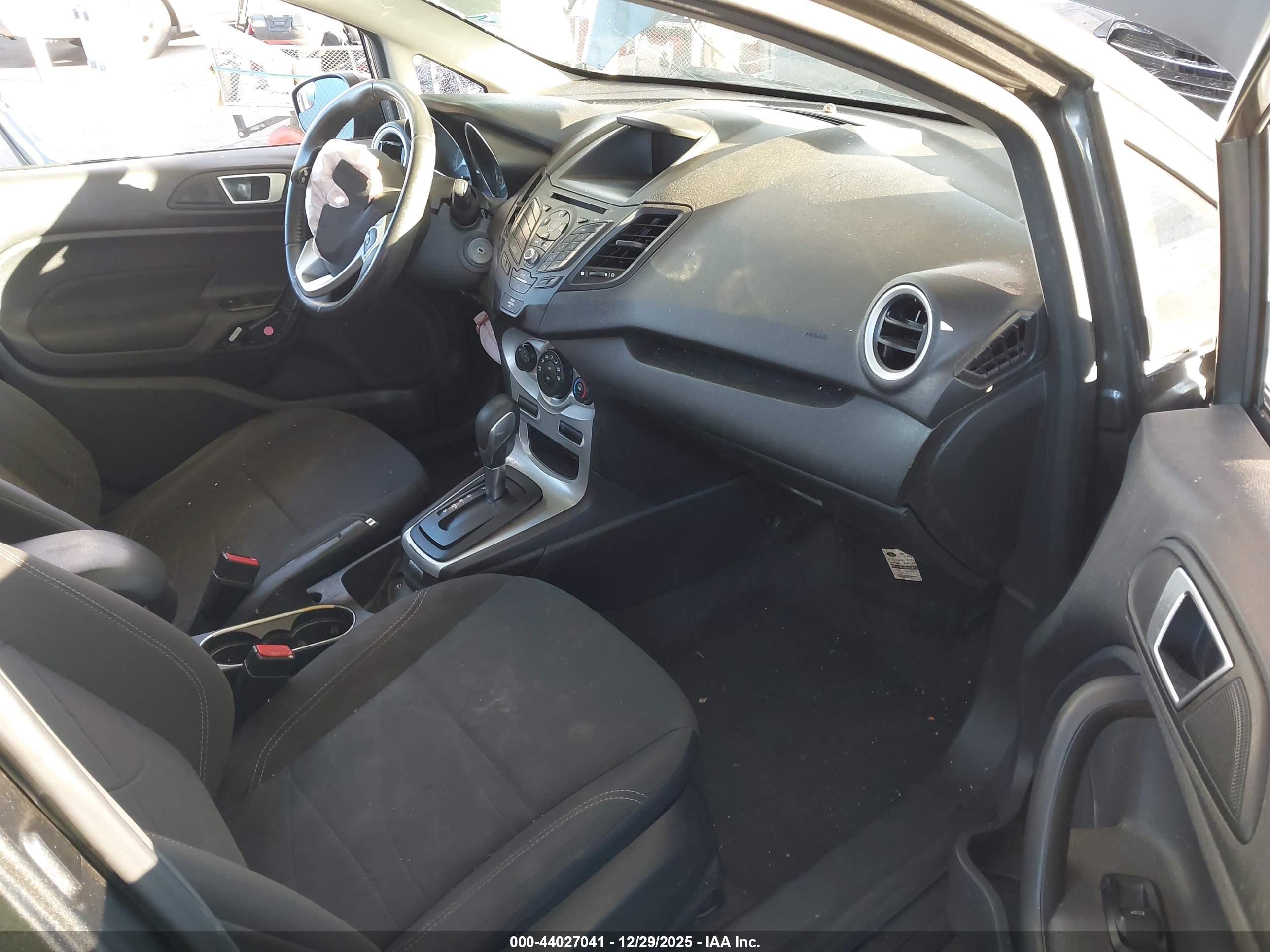 FORD FIESTA image 5