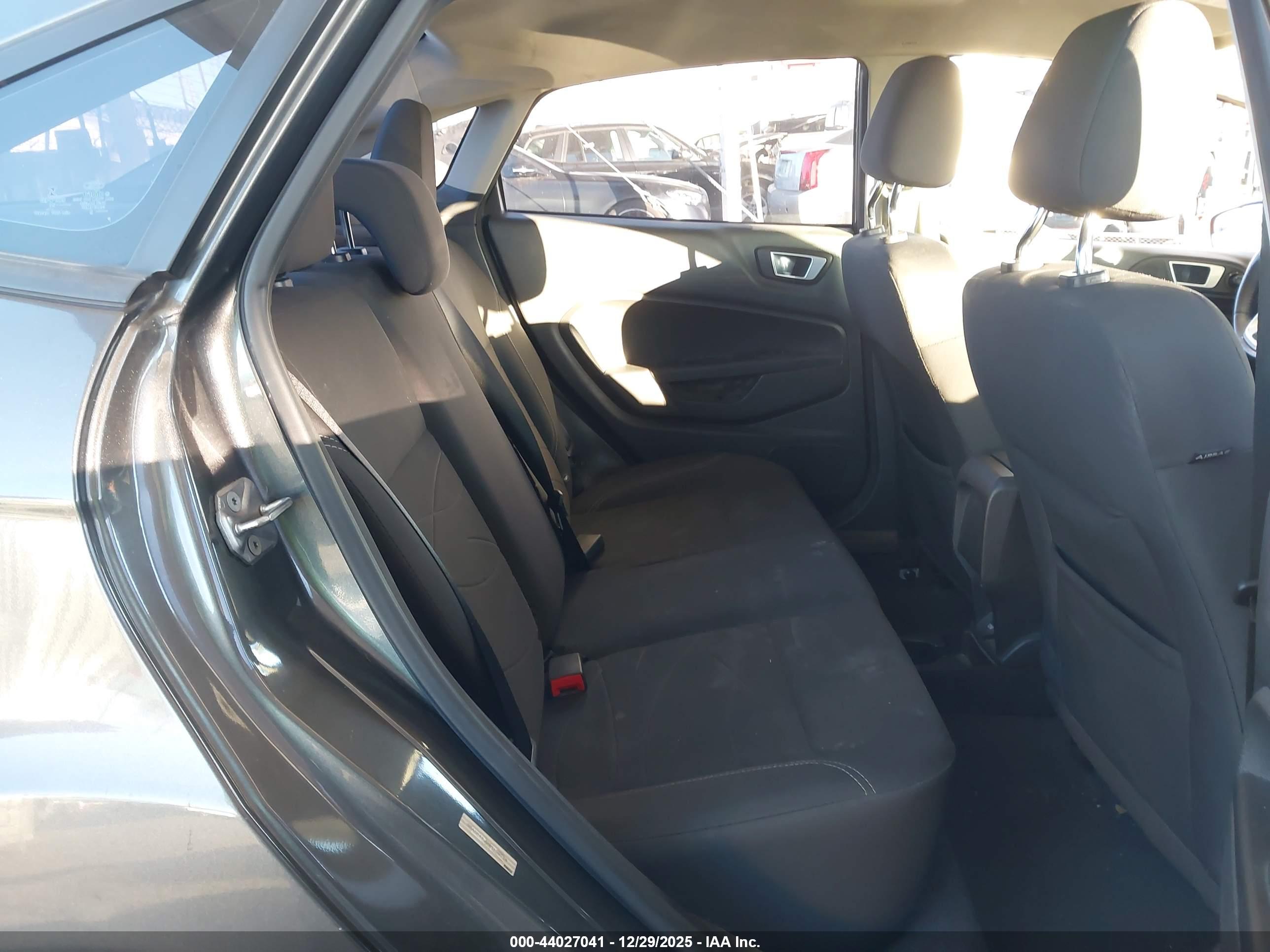 FORD FIESTA image 8
