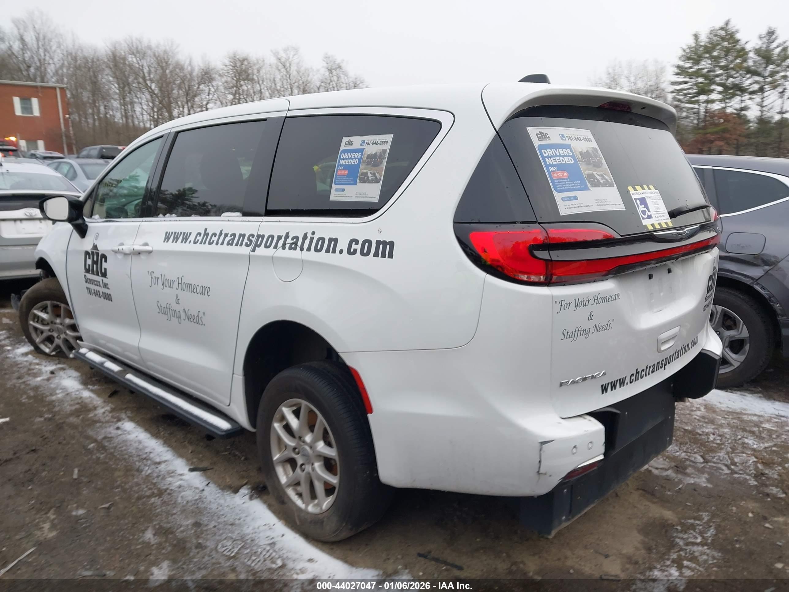 CHRYSLER PACIFICA image 3