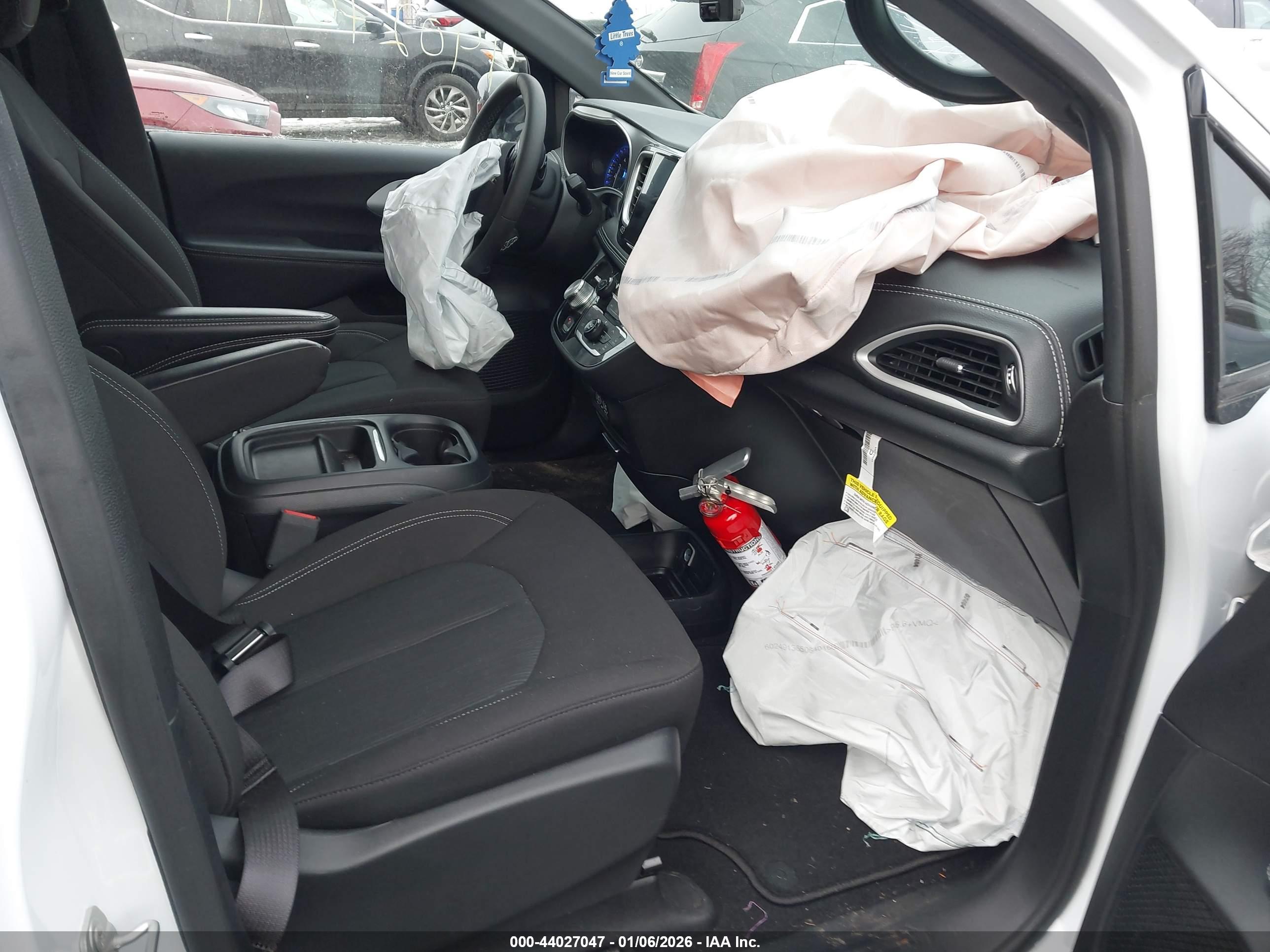 CHRYSLER PACIFICA image 5