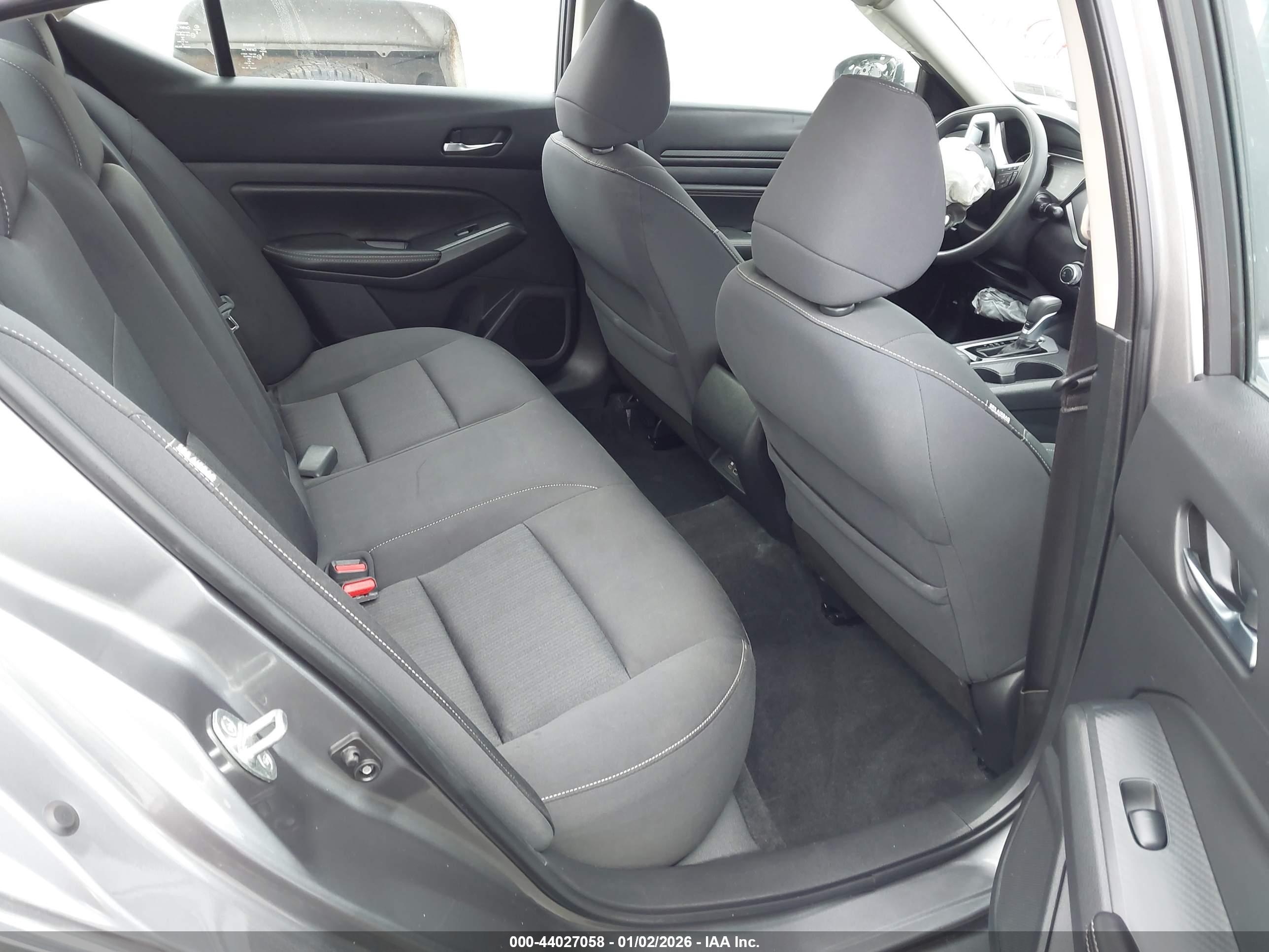 NISSAN ALTIMA image 8