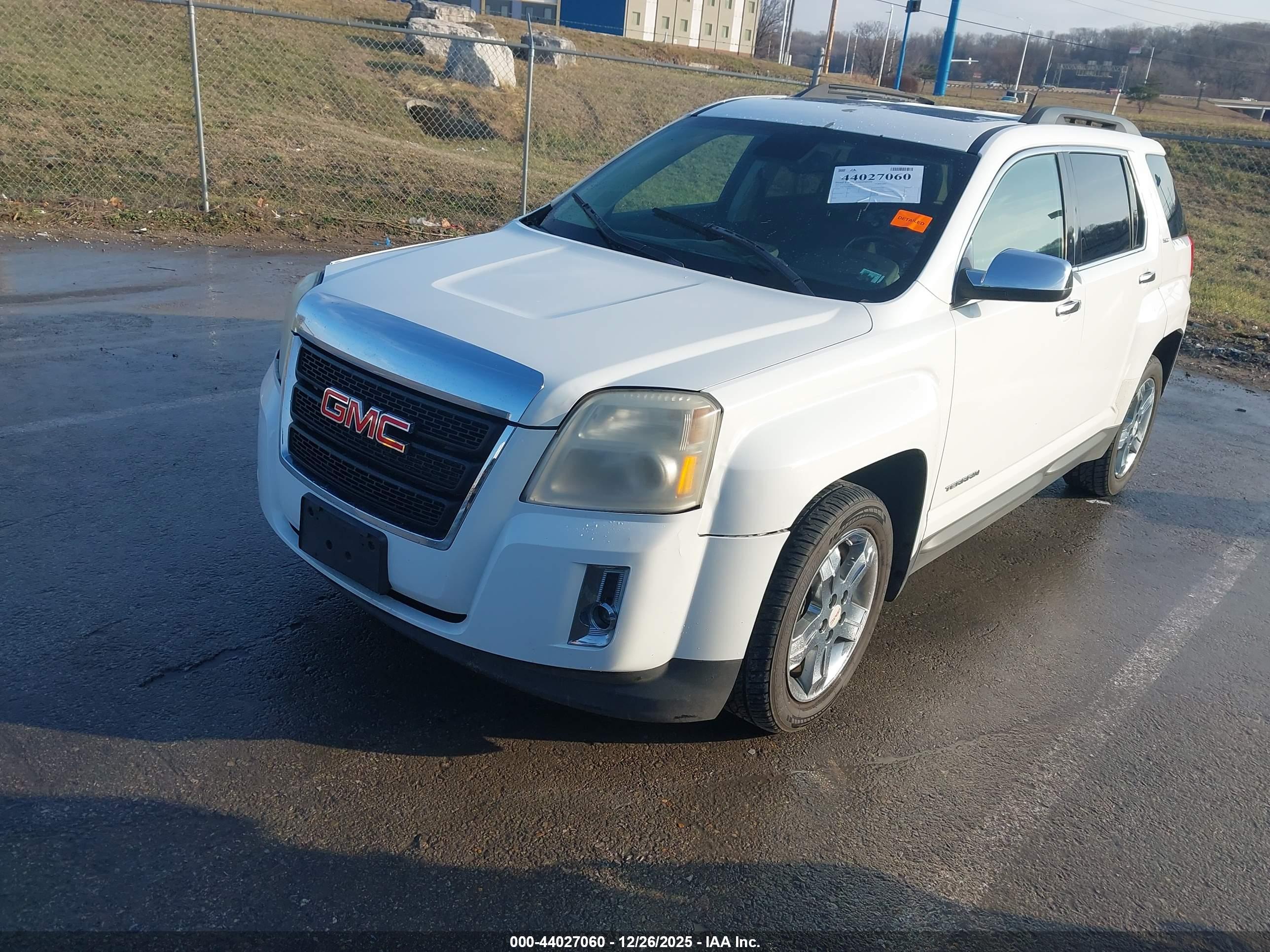 GMC TERRAIN image 2