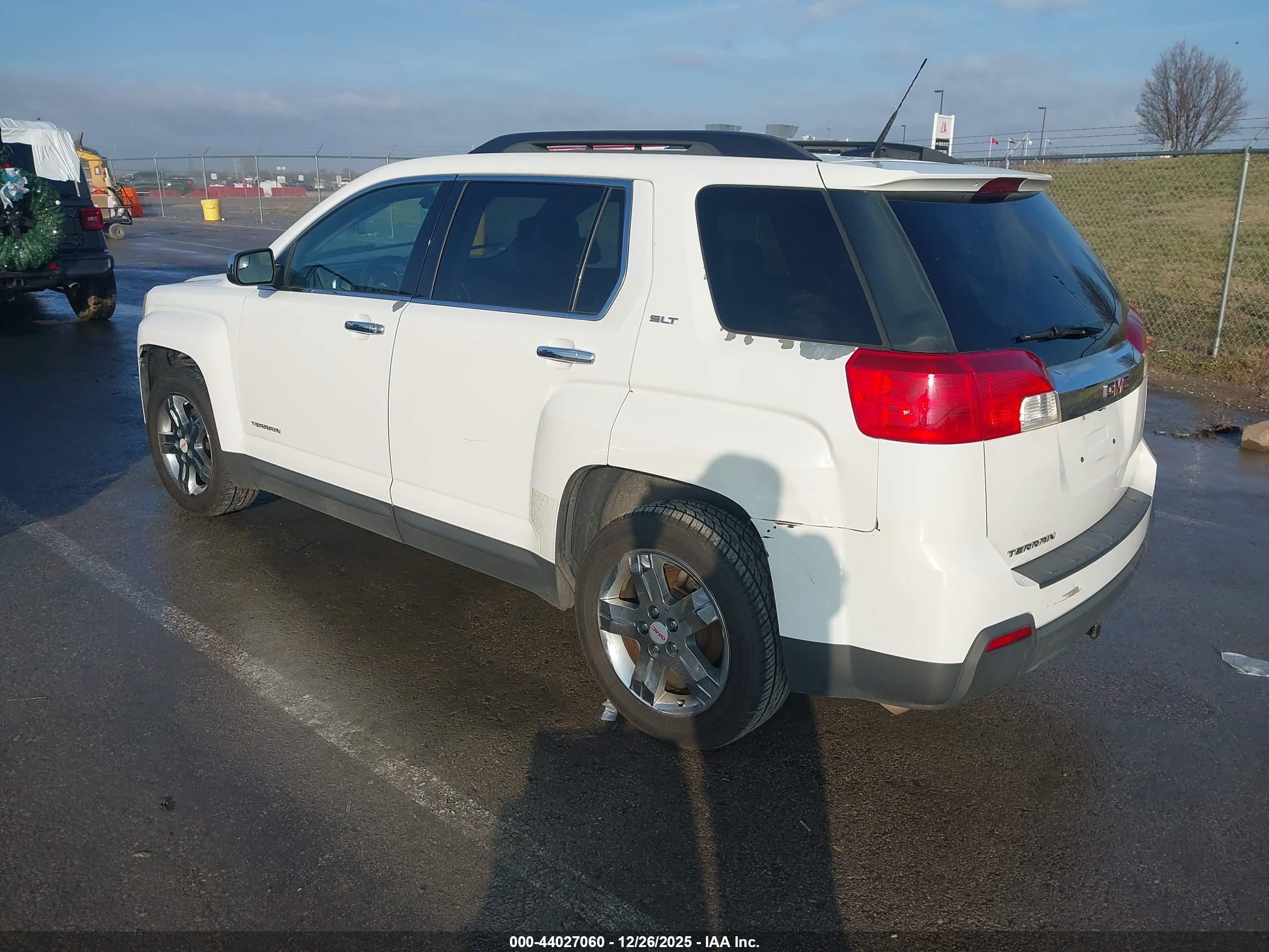 GMC TERRAIN image 3