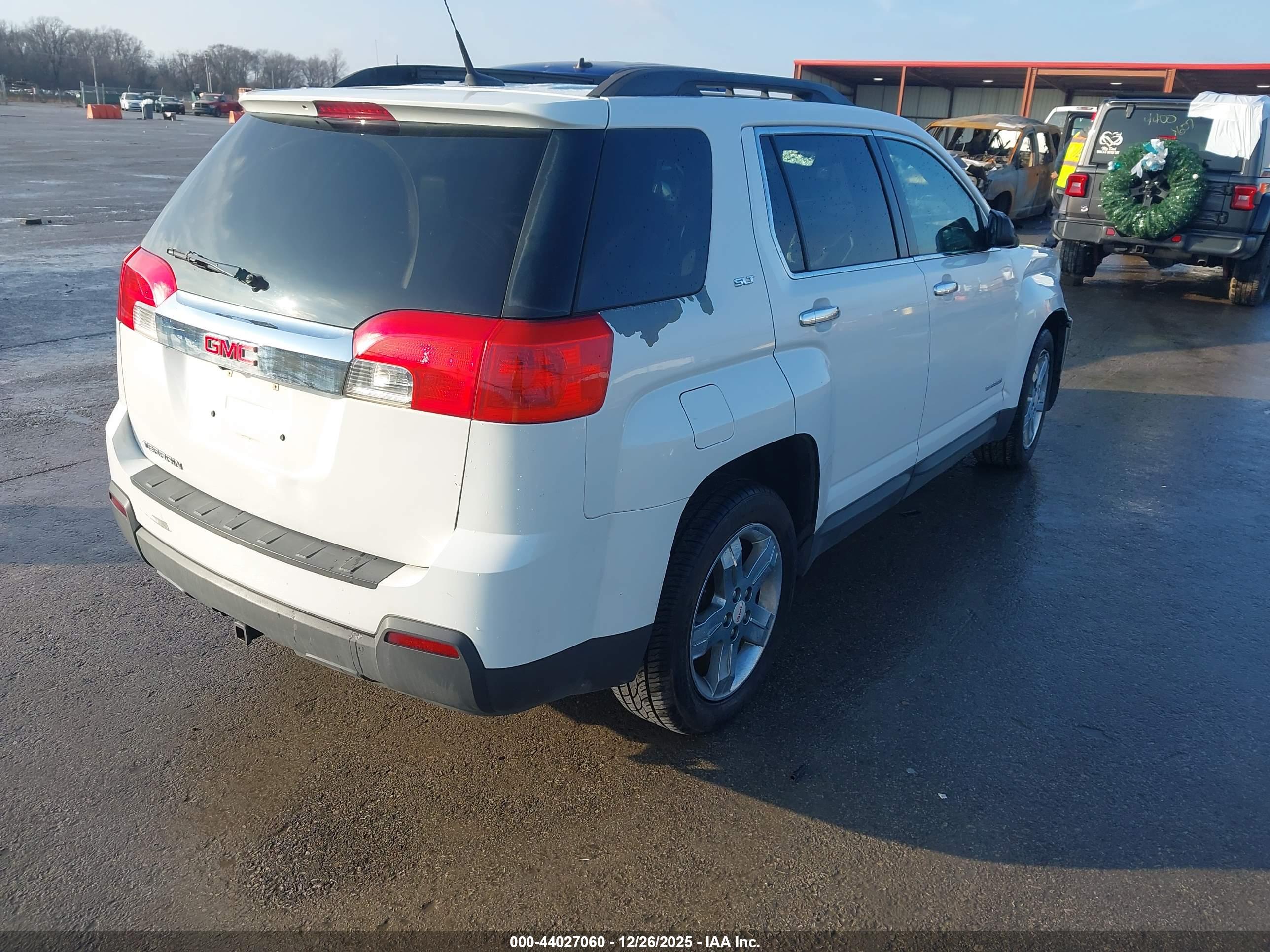 GMC TERRAIN image 4