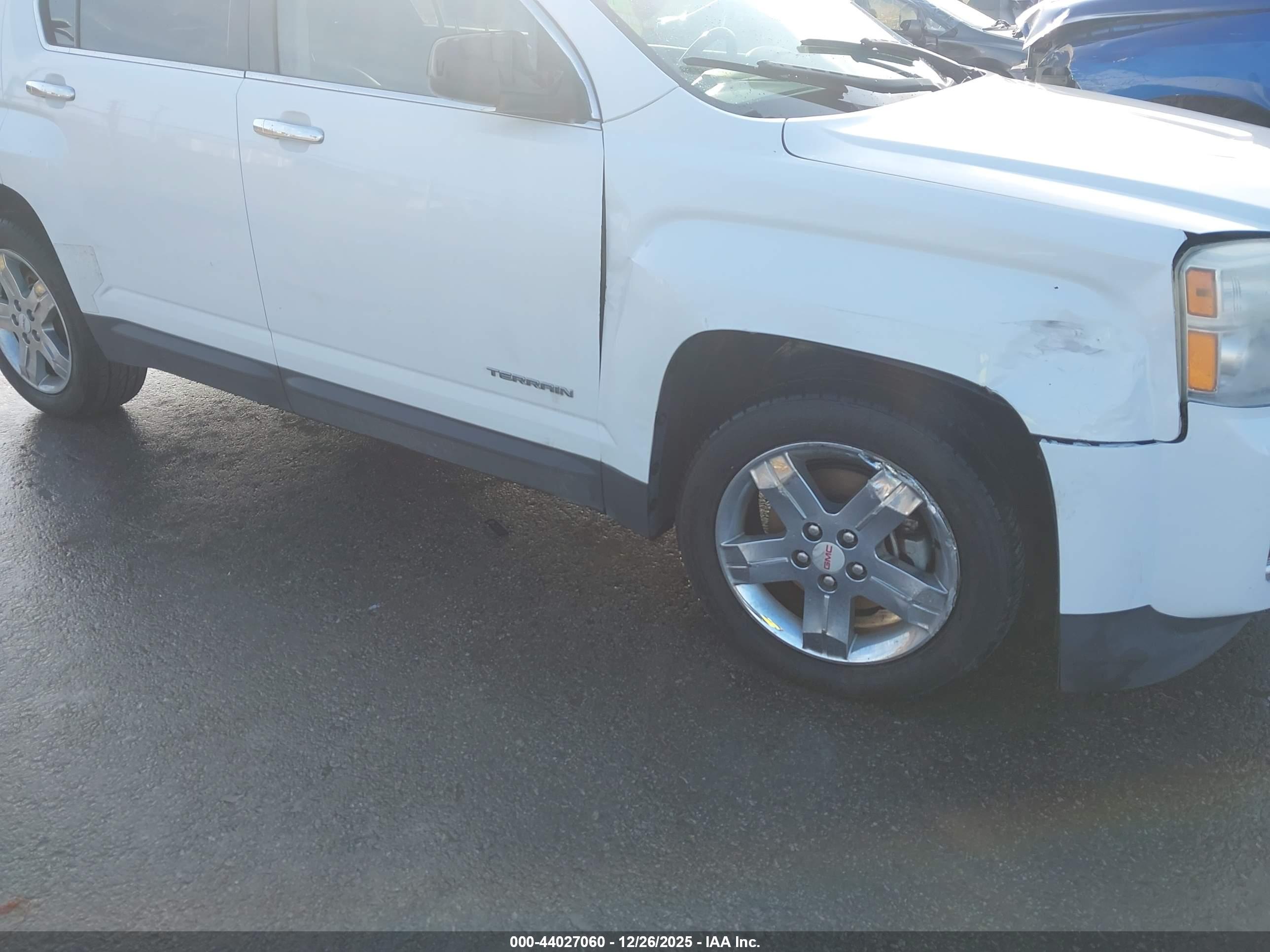 GMC TERRAIN image 6