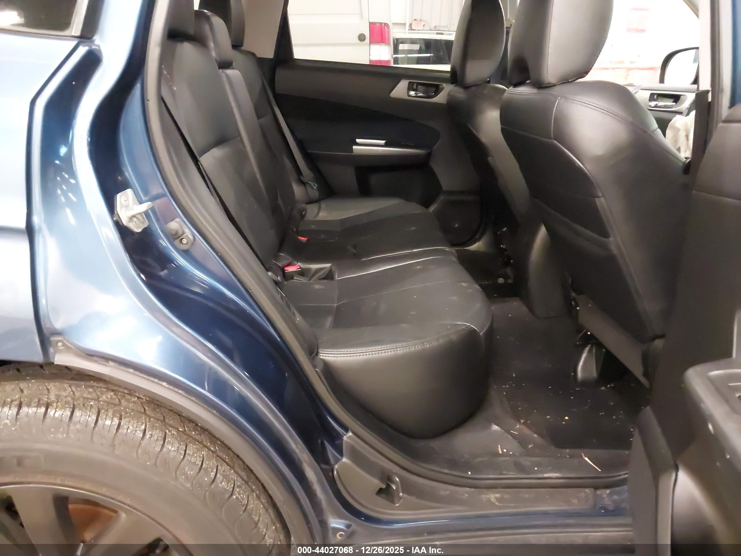 SUBARU FORESTER image 8