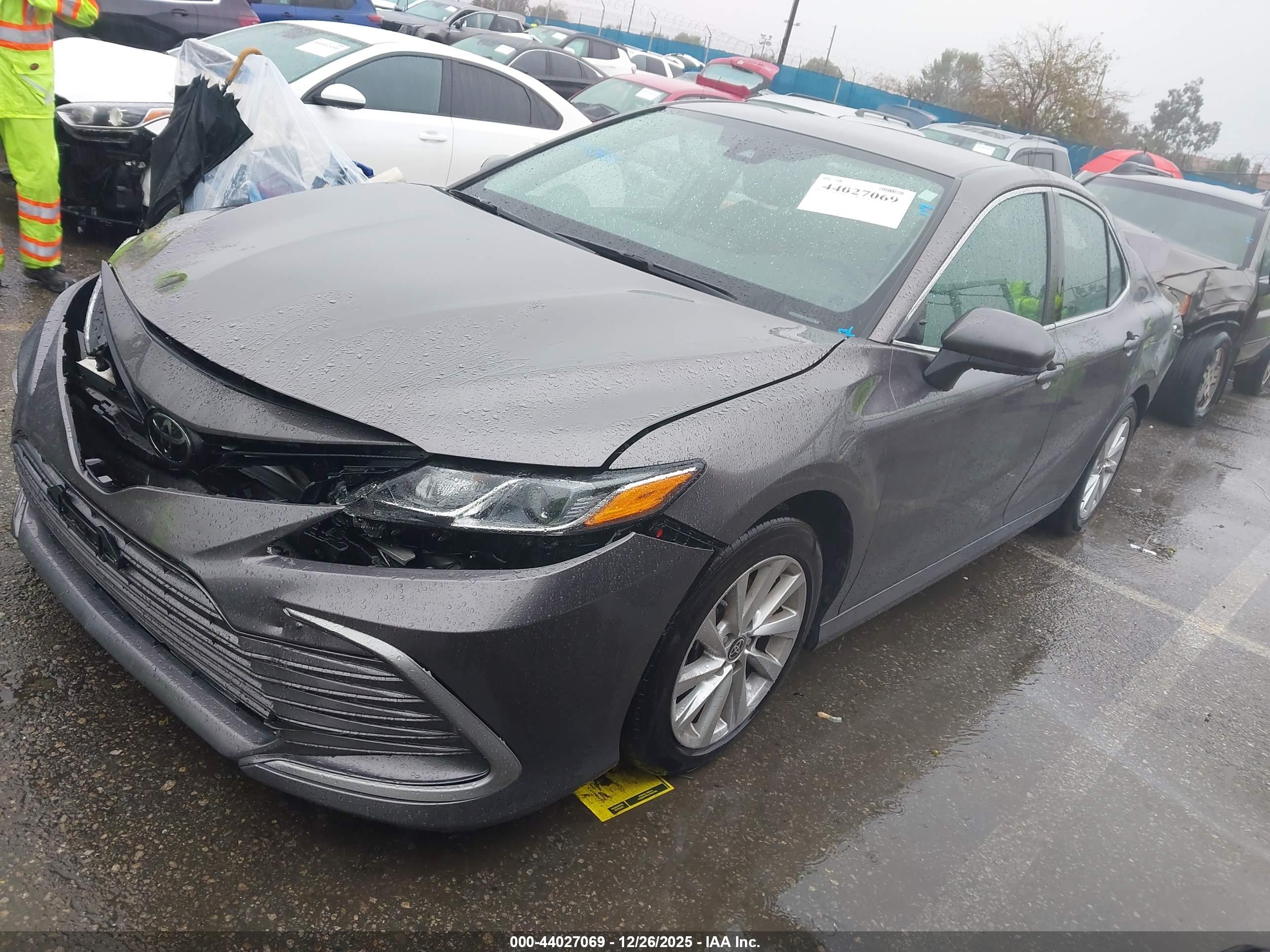 TOYOTA CAMRY image 2