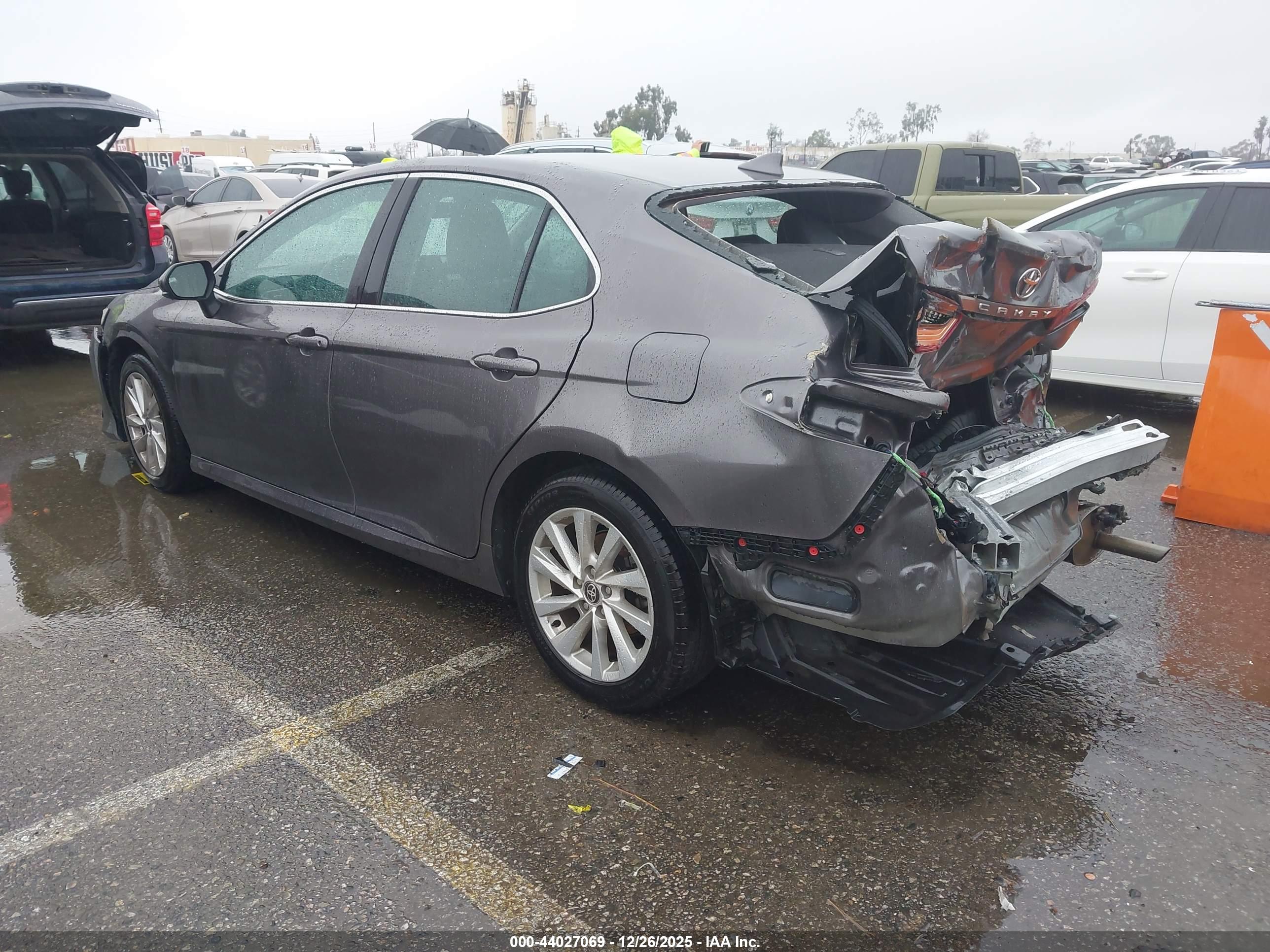TOYOTA CAMRY image 3