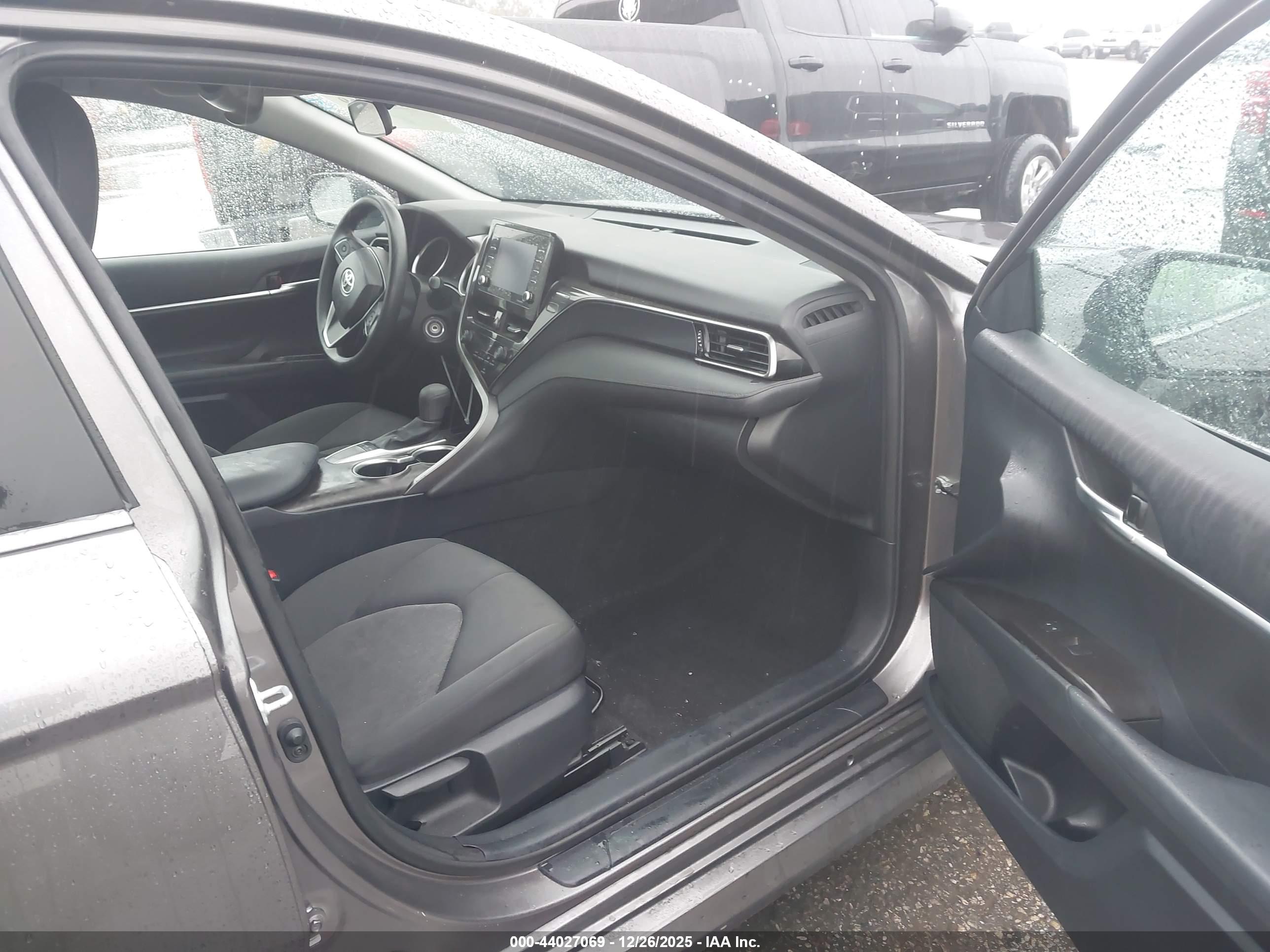 TOYOTA CAMRY image 5