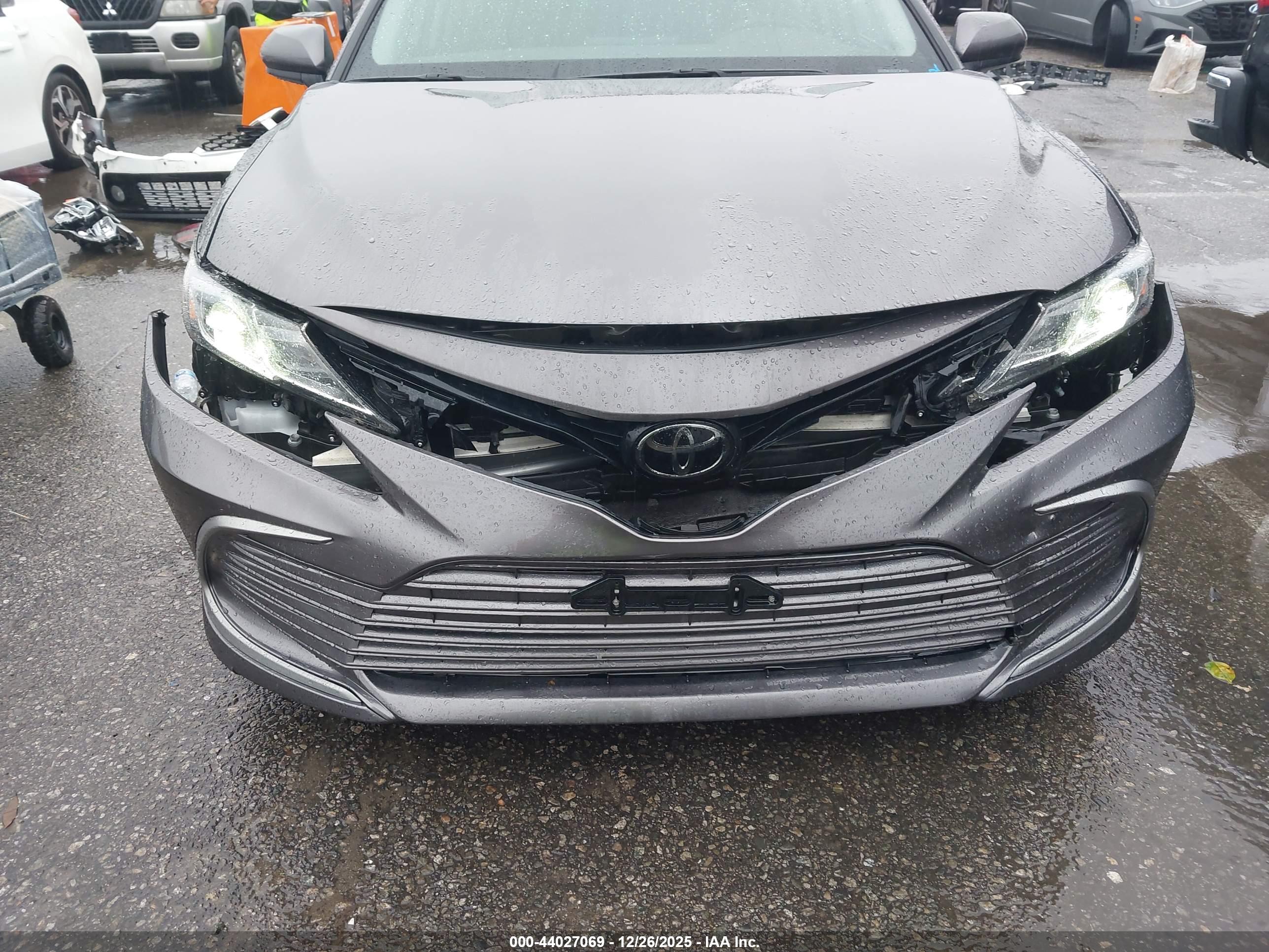 TOYOTA CAMRY image 6