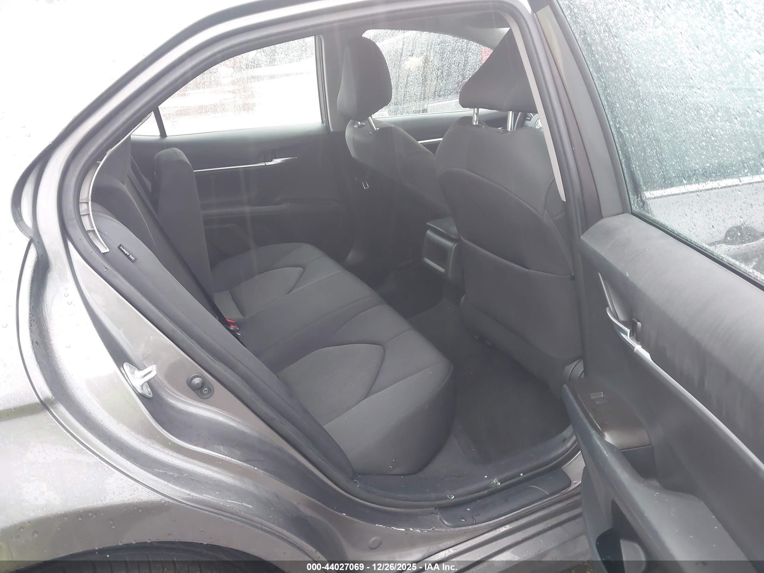 TOYOTA CAMRY image 8