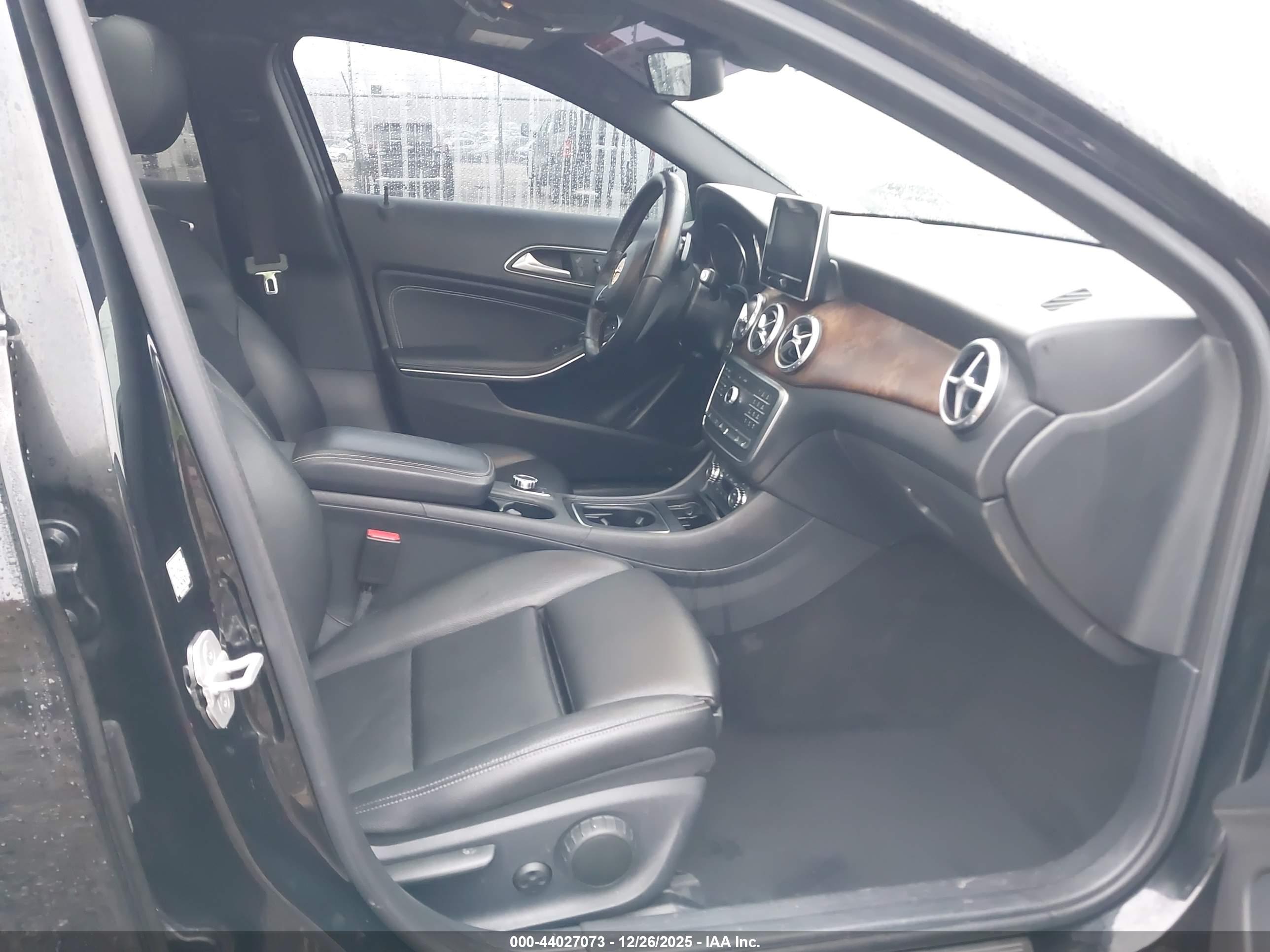 MERCEDES-BENZ GLA image 5