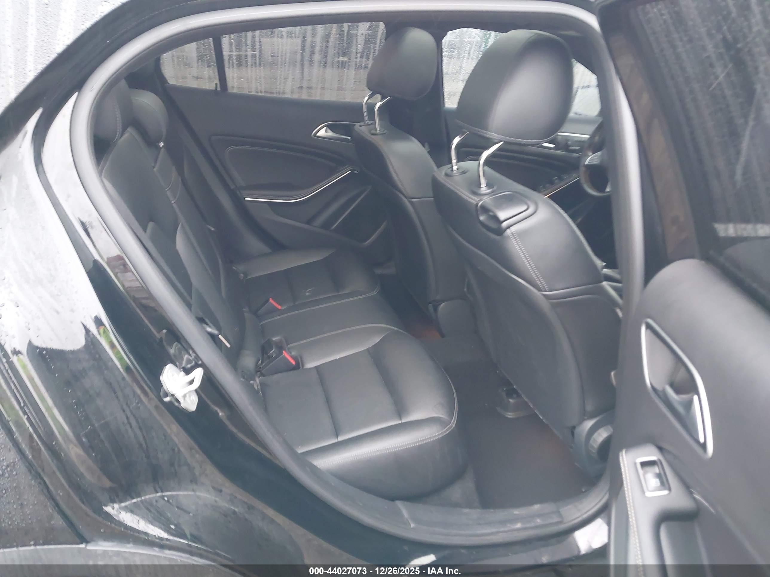 MERCEDES-BENZ GLA image 8