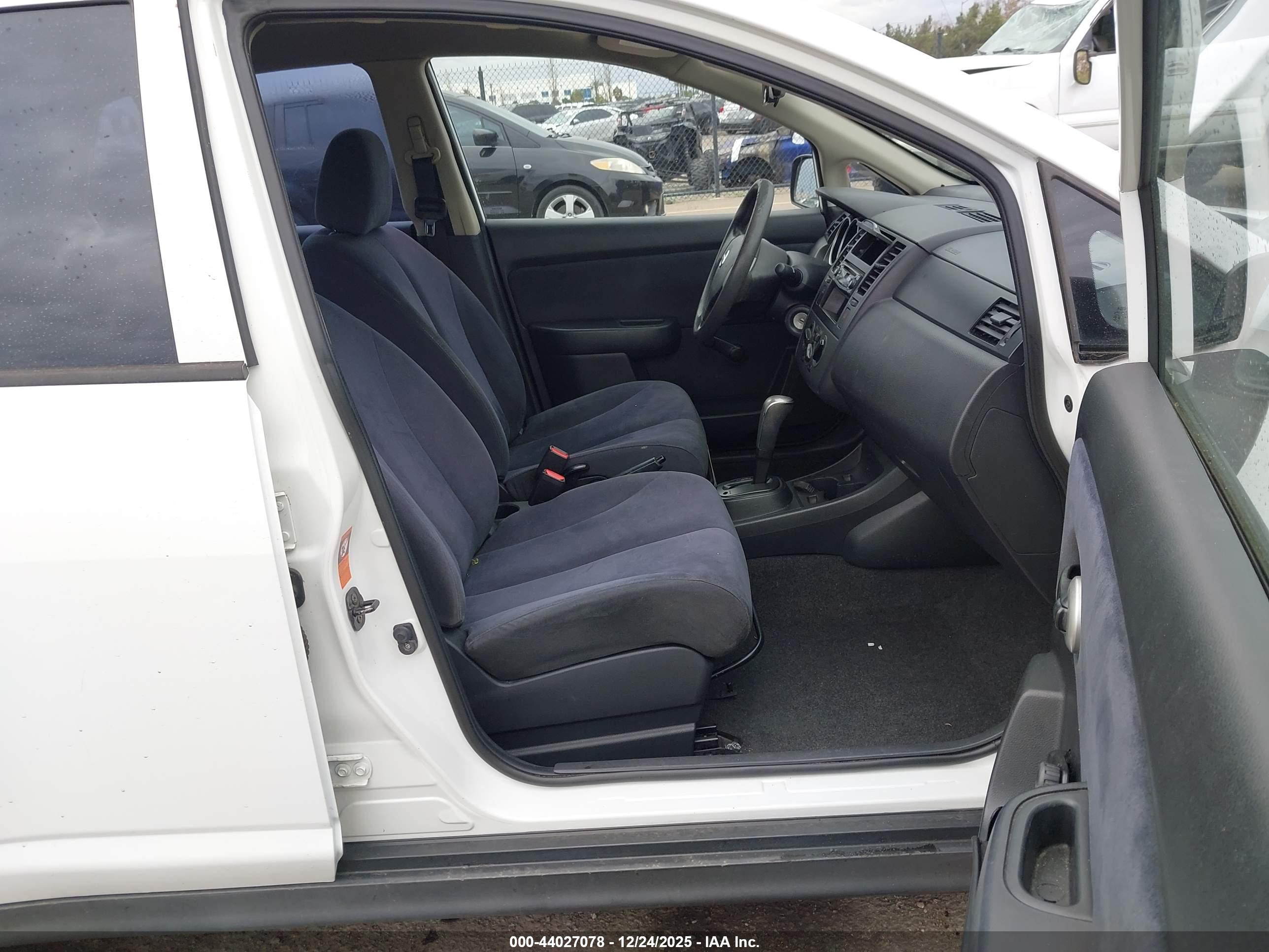NISSAN VERSA image 5