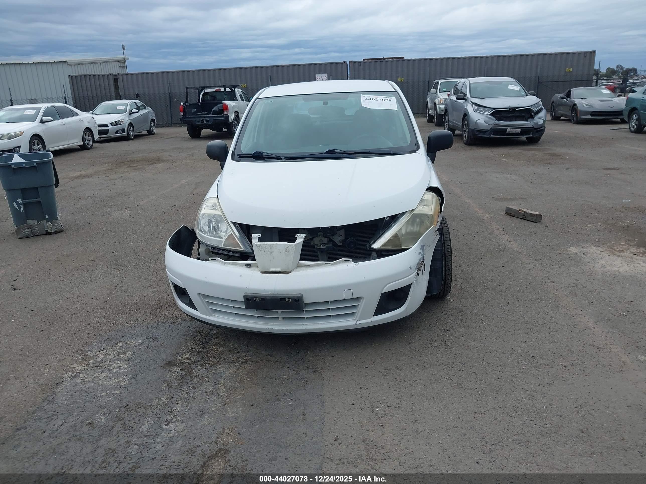NISSAN VERSA image 6