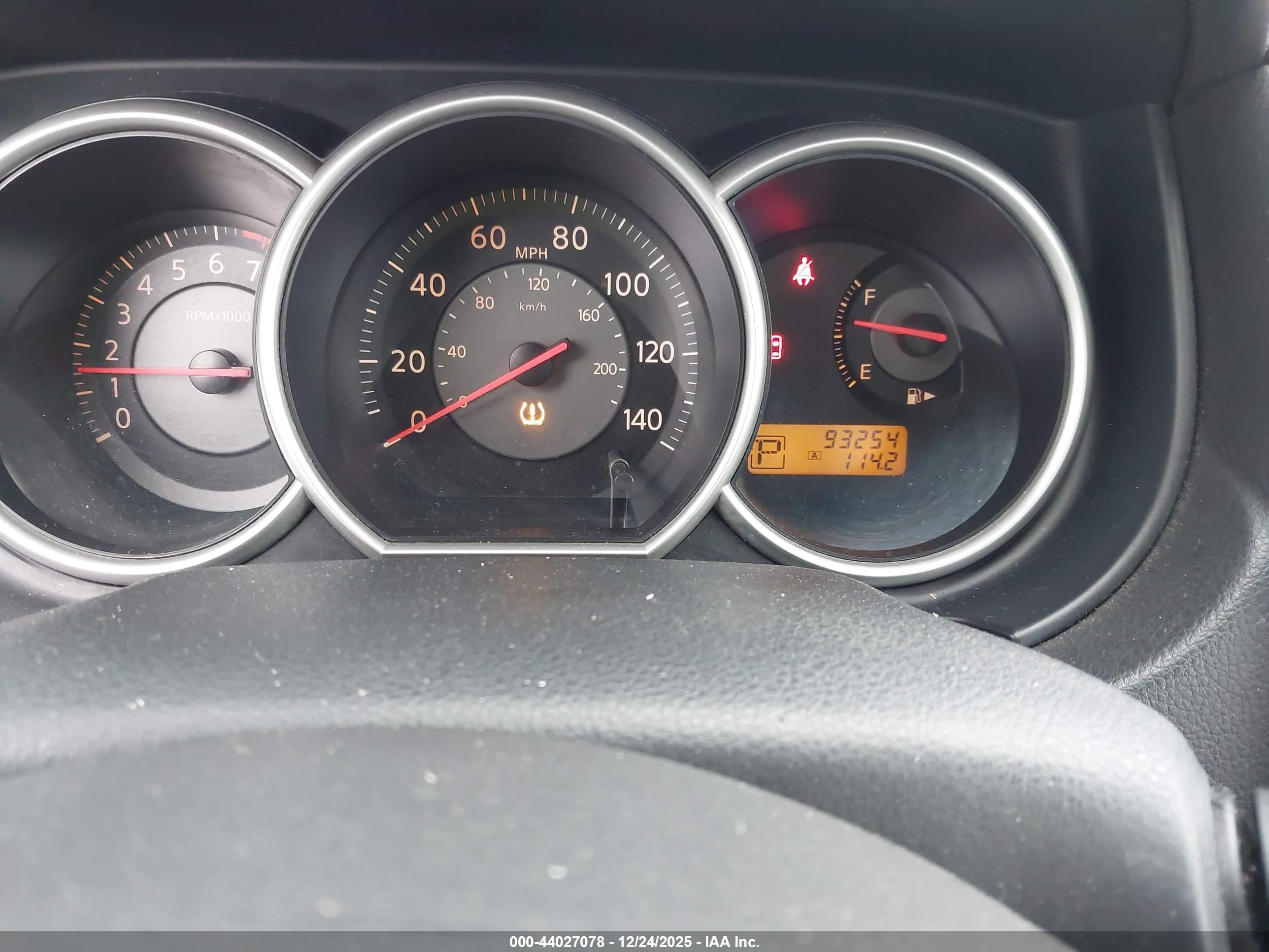 NISSAN VERSA image 7