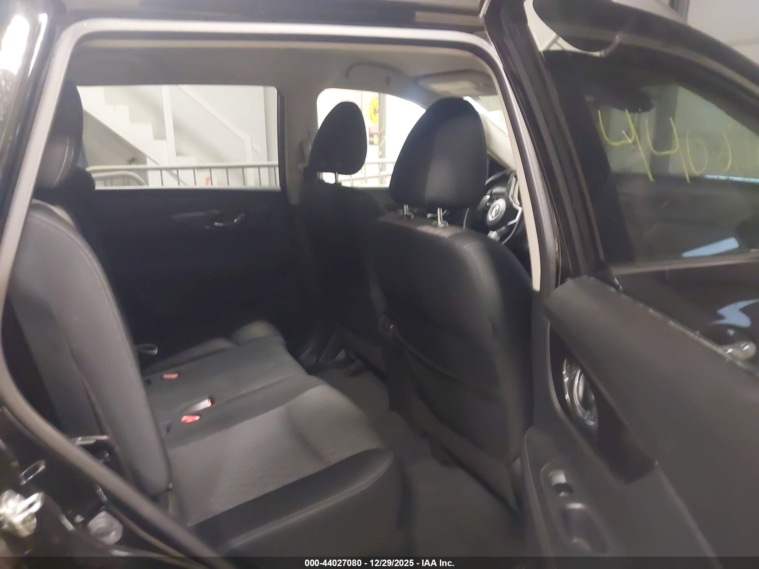 NISSAN ROGUE image 8
