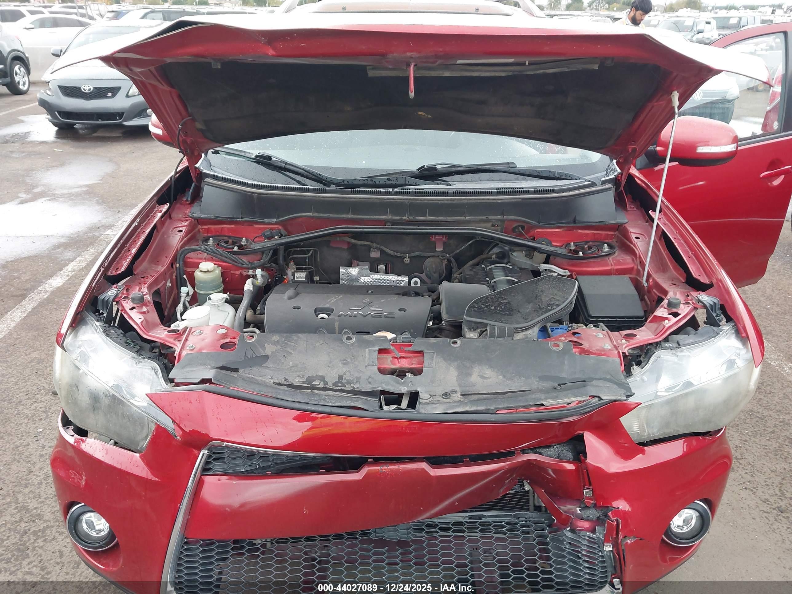 MITSUBISHI OUTLANDER image 10
