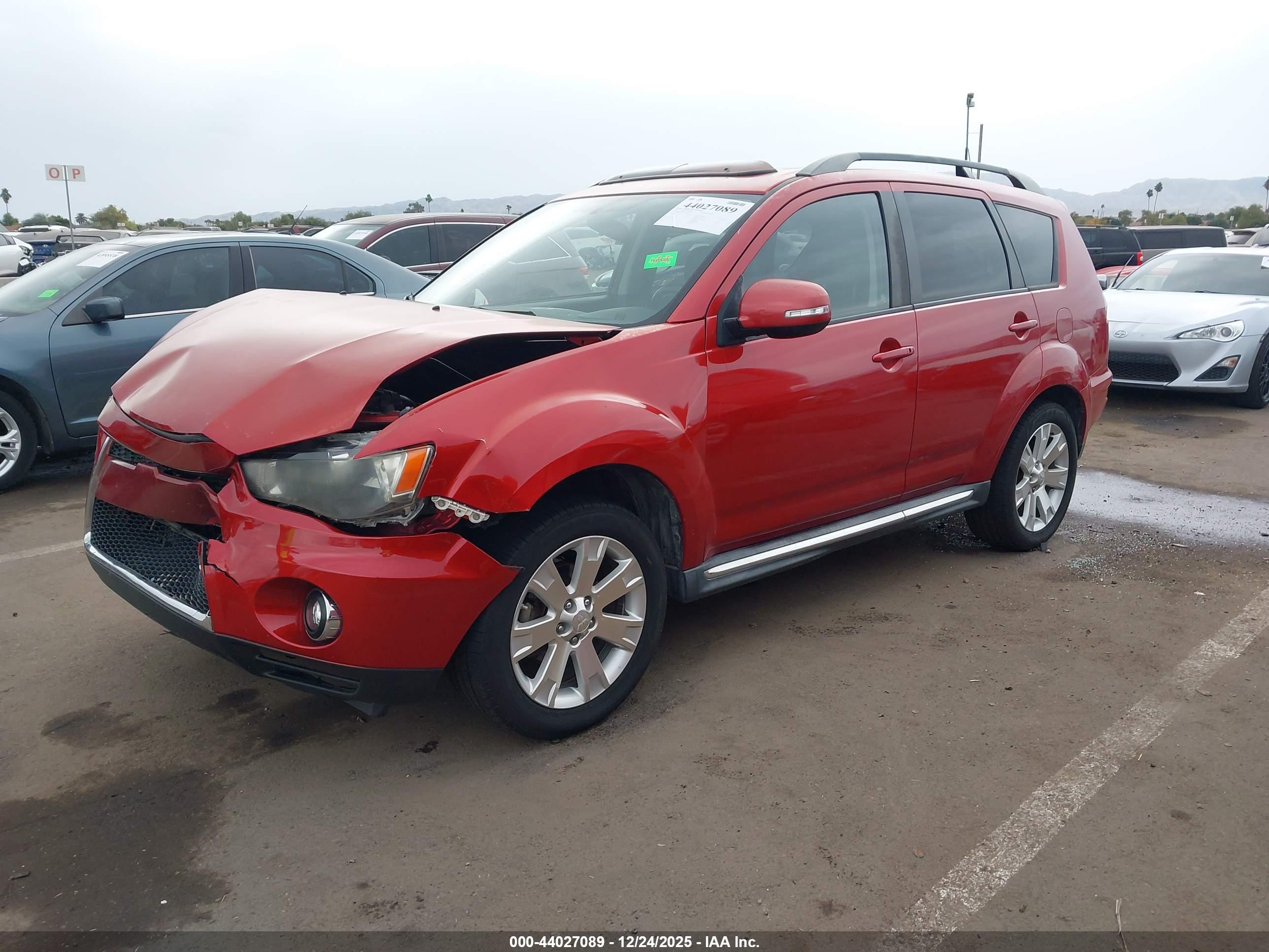 MITSUBISHI OUTLANDER image 2