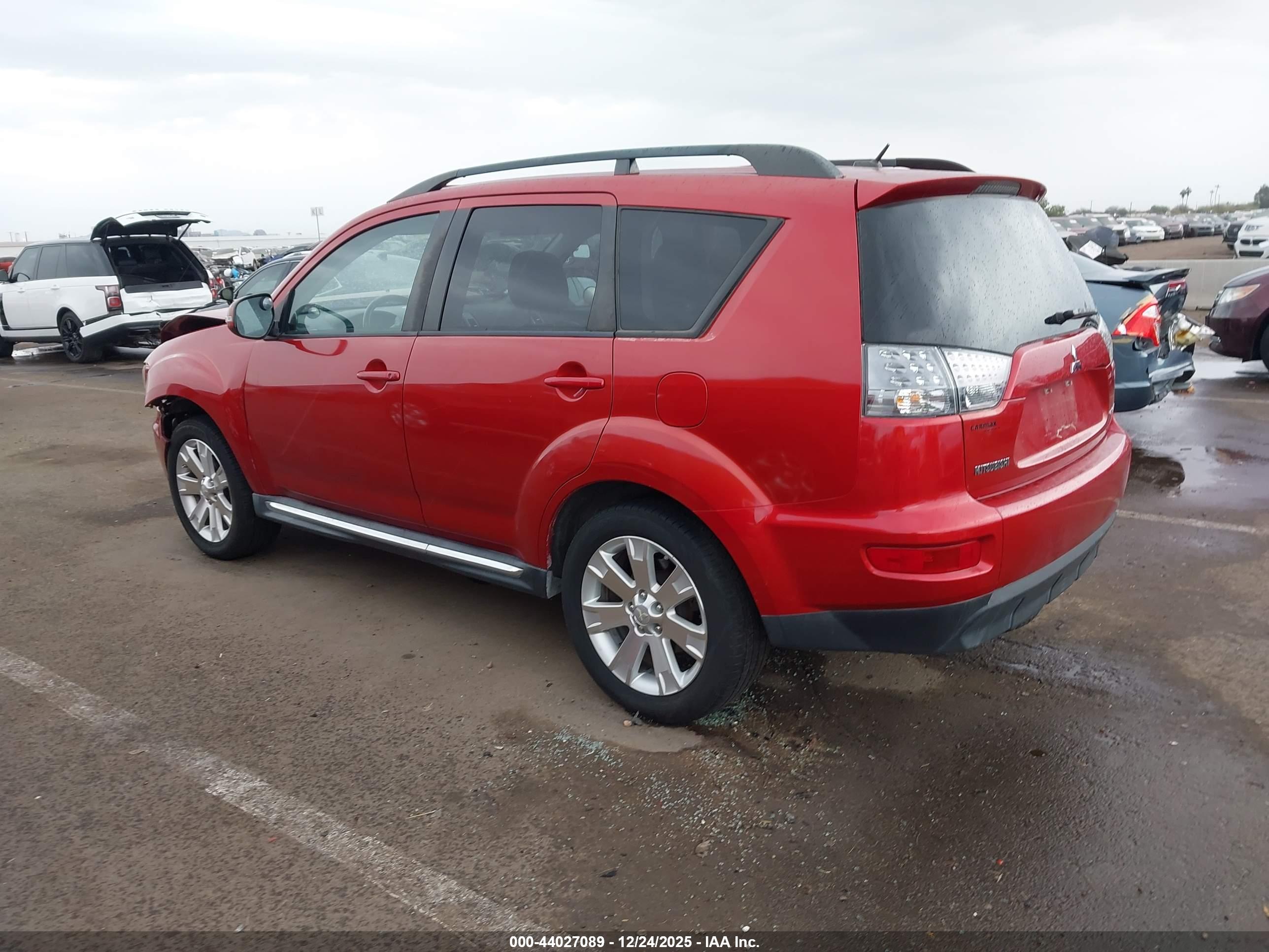 MITSUBISHI OUTLANDER image 3