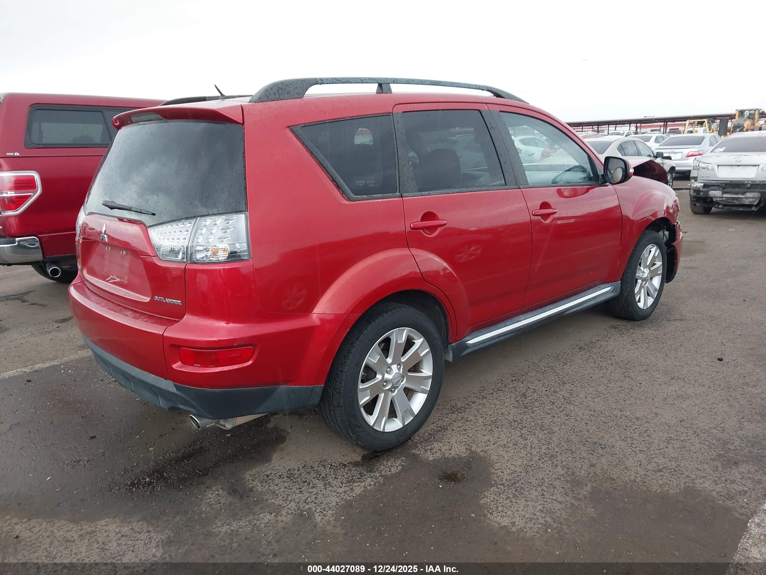 MITSUBISHI OUTLANDER image 4
