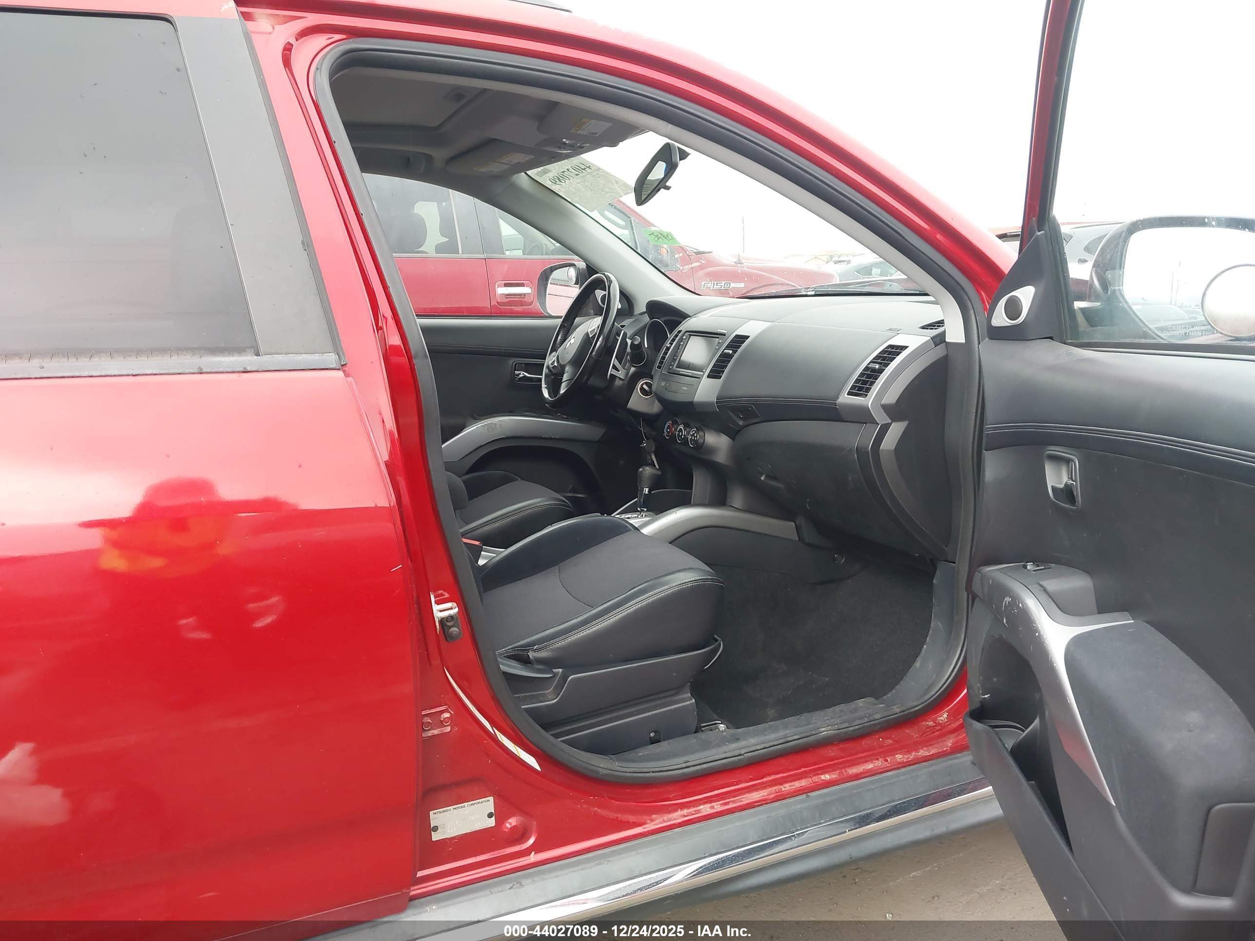 MITSUBISHI OUTLANDER image 5