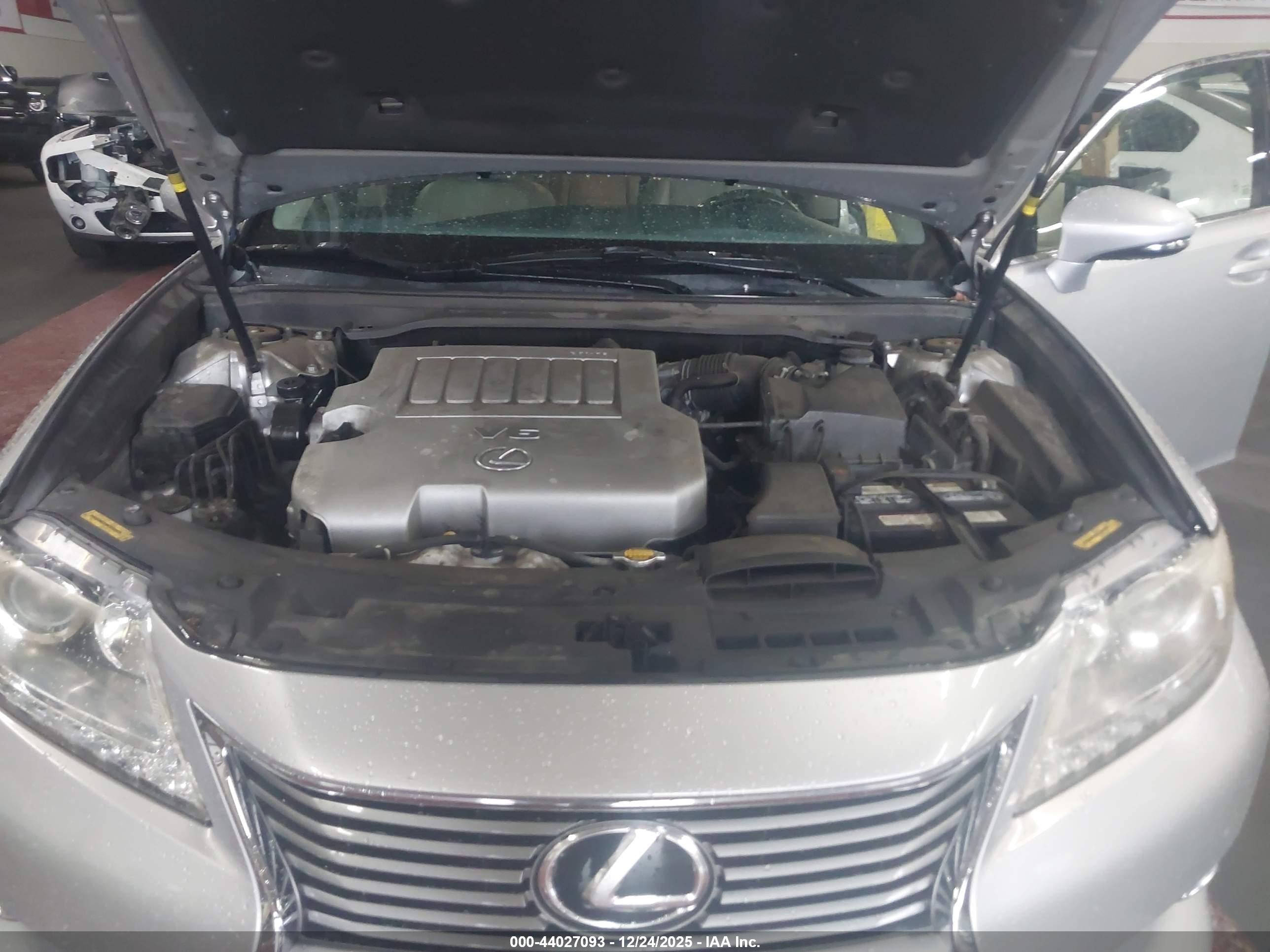 LEXUS ES image 10